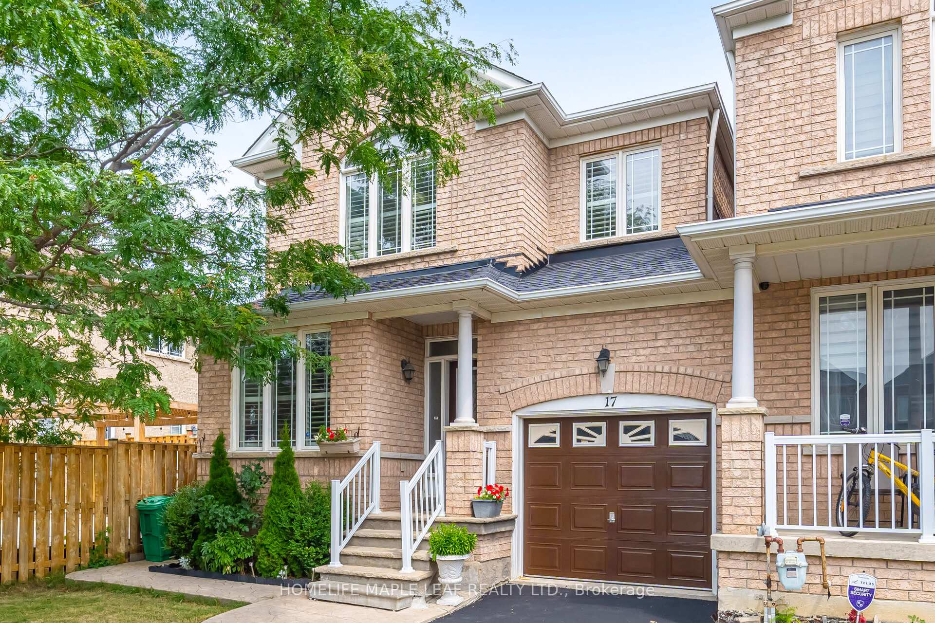 Front of 17 Eaglefield Gate