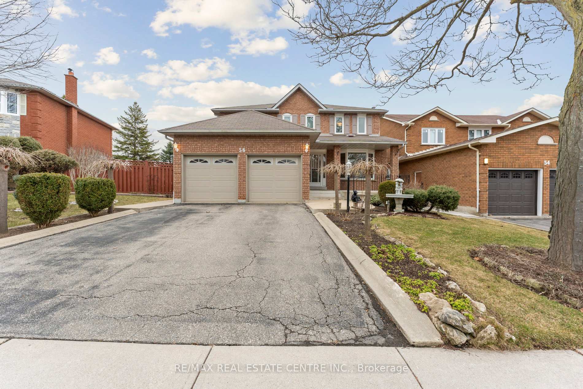 Photo 2 of 56 Canarvan Court, Brampton, Fletcher's Creek South — HOMEH