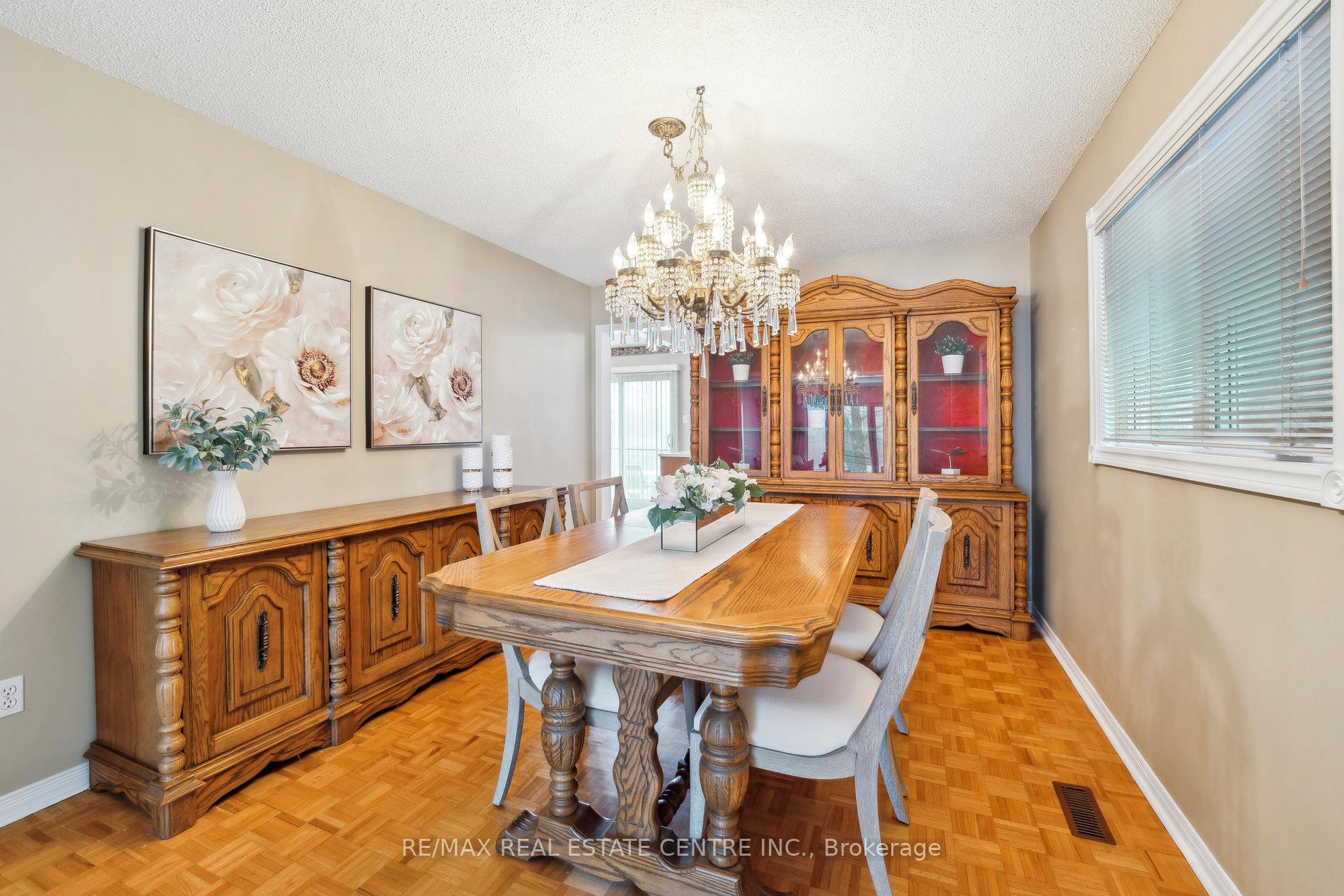 Photo 8 of 56 Canarvan Court, Brampton, Fletcher's Creek South — HOMEH