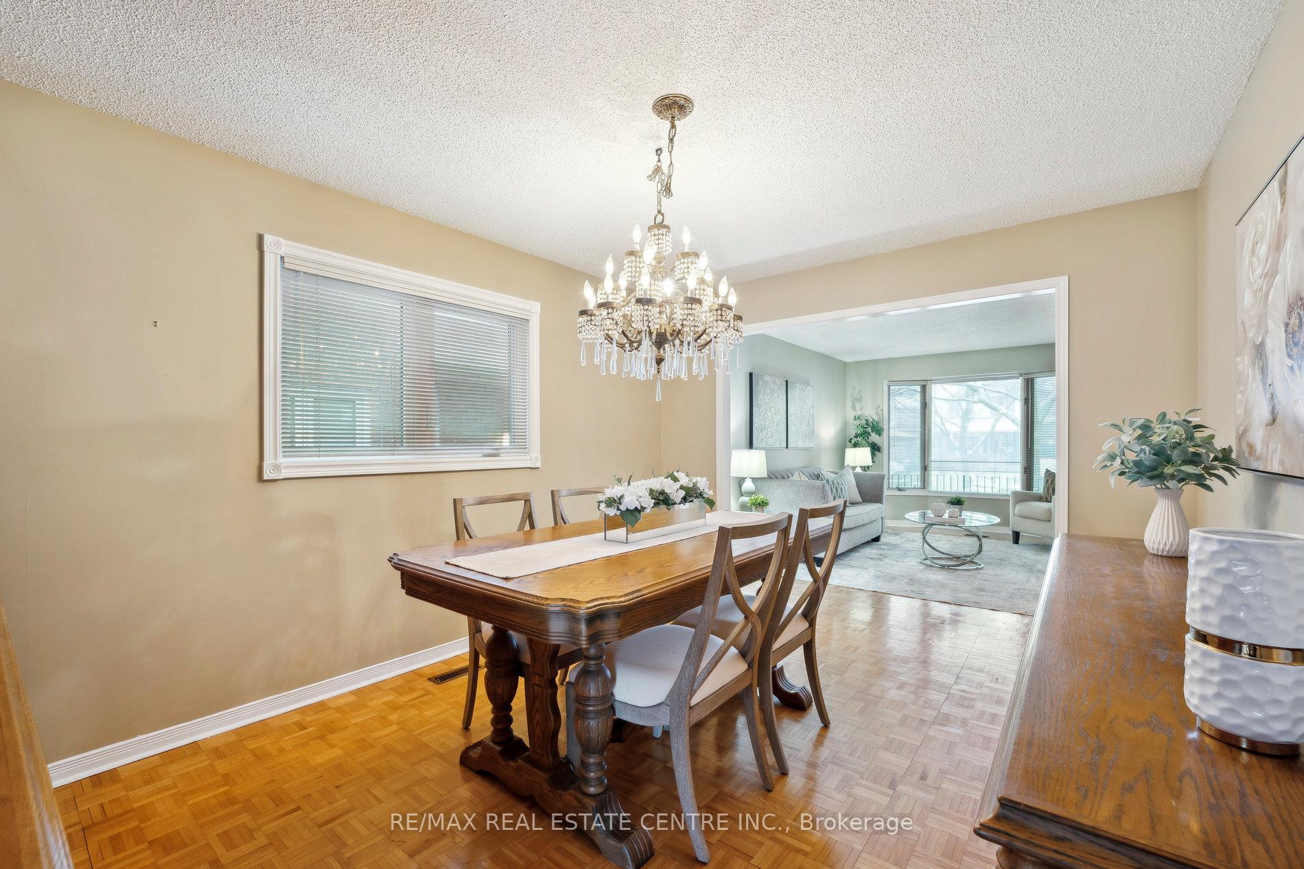 Photo 9 of 56 Canarvan Court, Brampton, Fletcher's Creek South — HOMEH