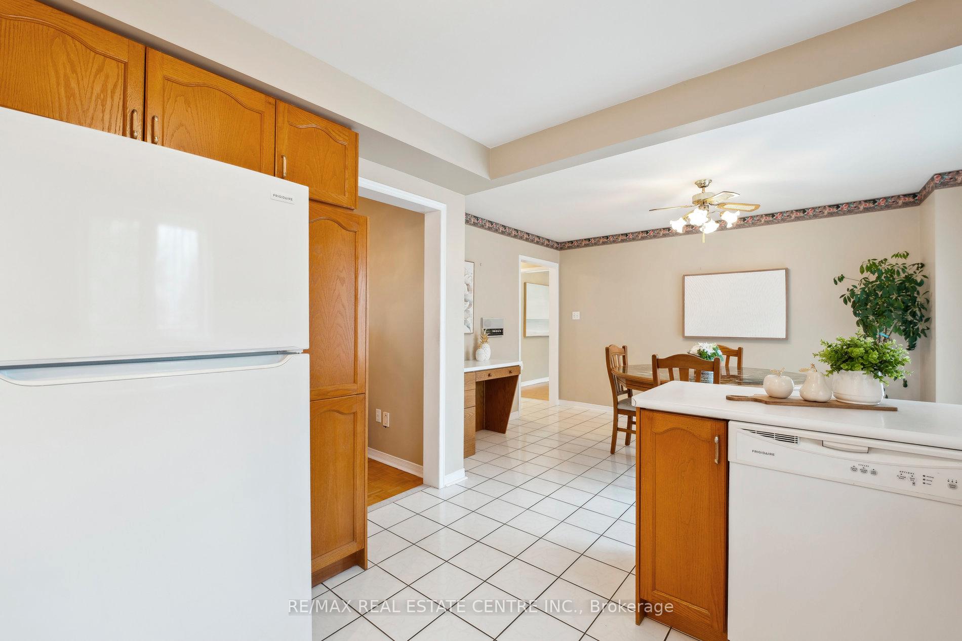 Photo 11 of 56 Canarvan Court, Brampton, Fletcher's Creek South — HOMEH