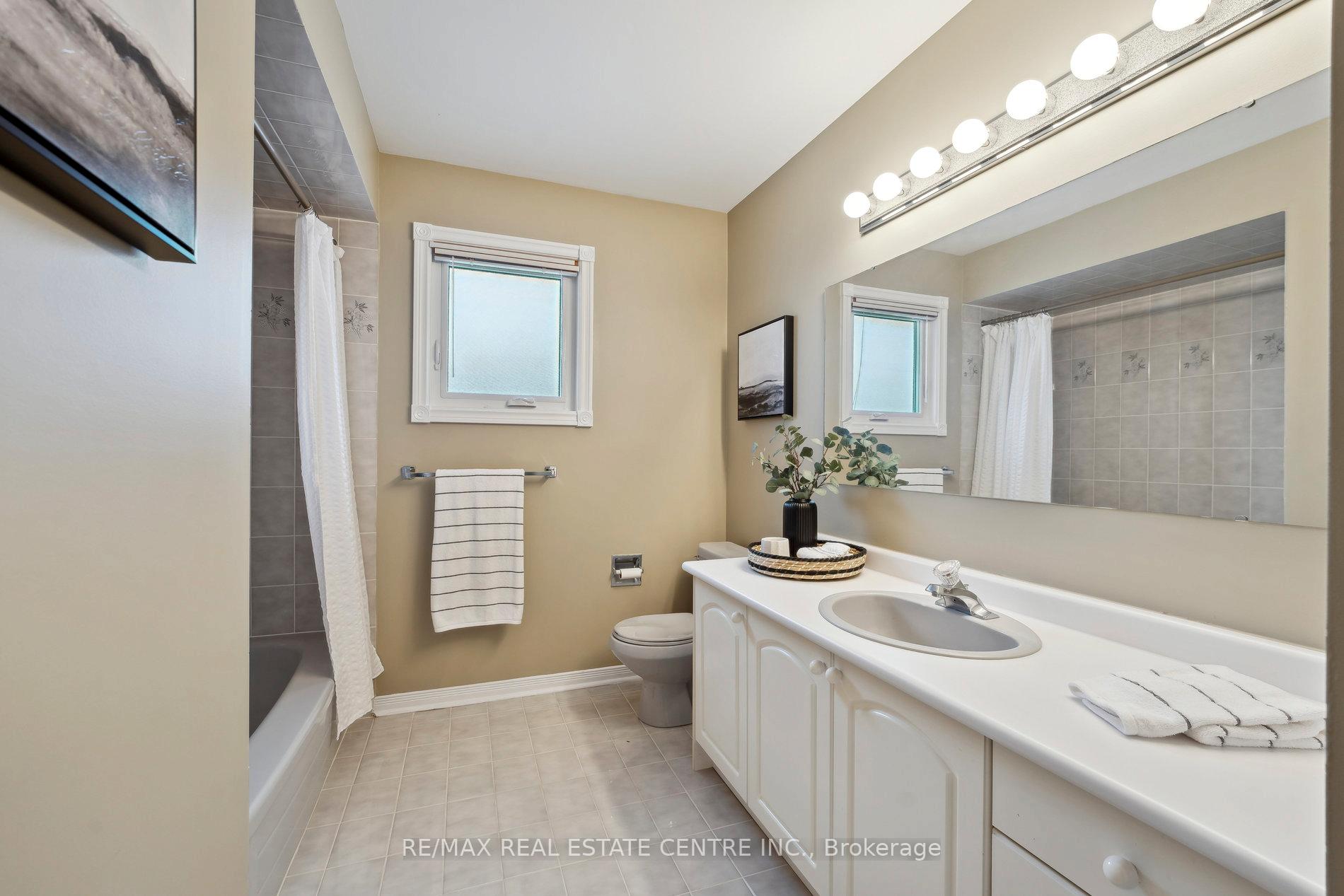 Photo 32 of 56 Canarvan Court, Brampton, Fletcher's Creek South — HOMEH