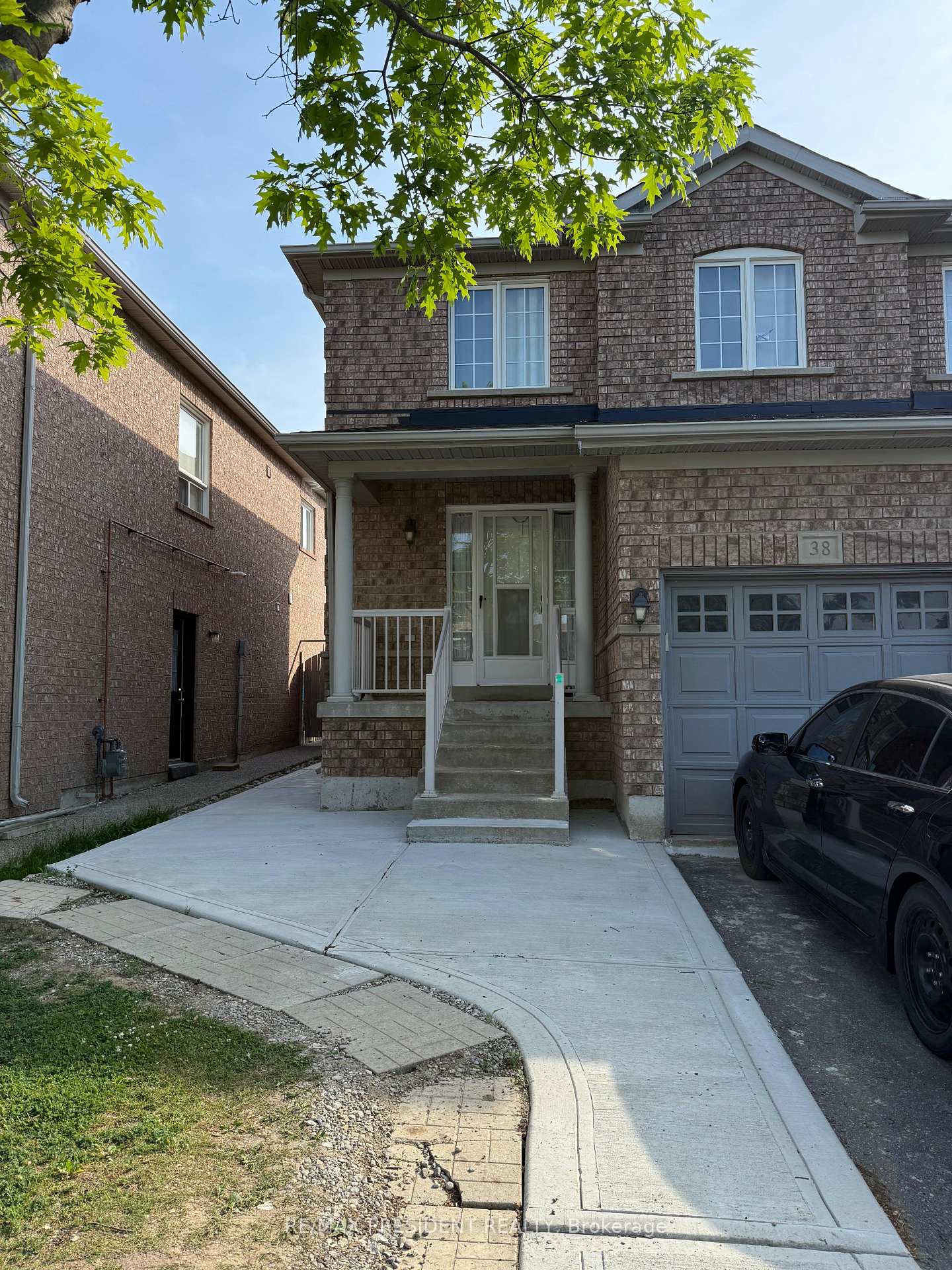 Photo 2 of Unit Basement, 38 Hiberton Crescent, Brampton, Fletcher's Meadow — HOMEH