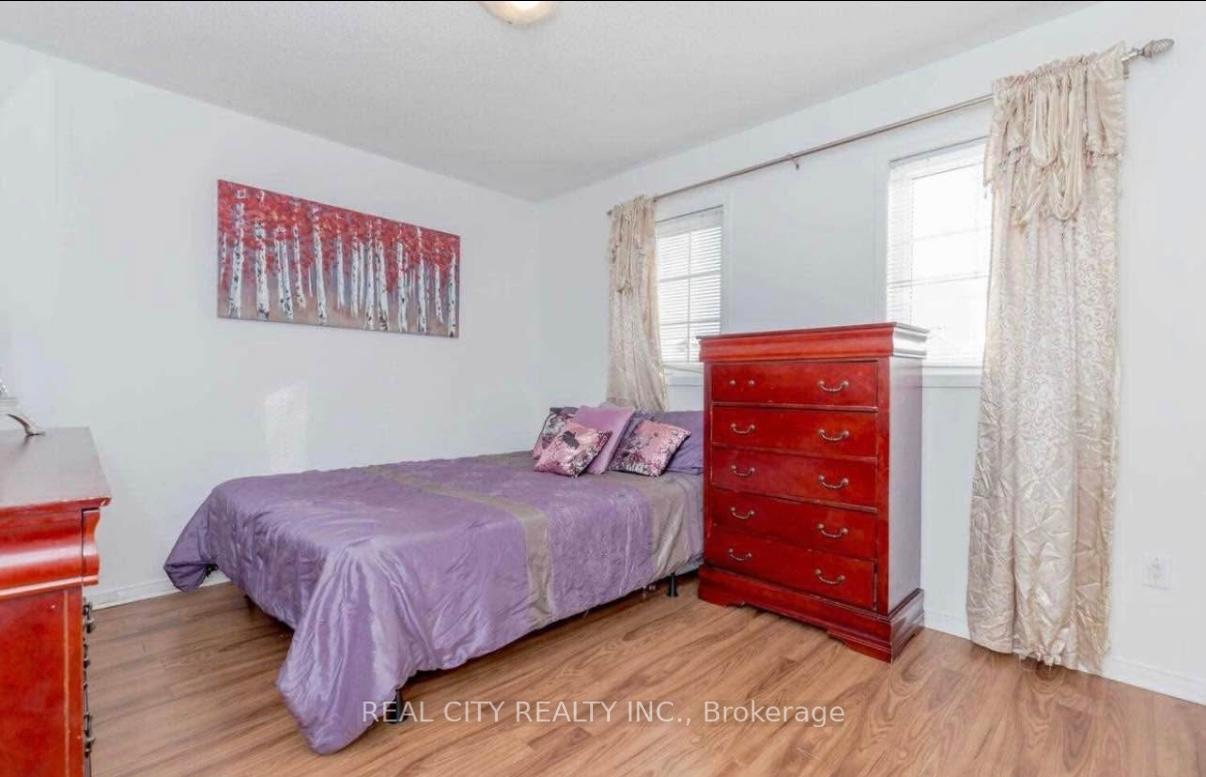 Photo 2 of 31 Seaside Circle, Brampton, Sandringham-Wellington — HOMEH
