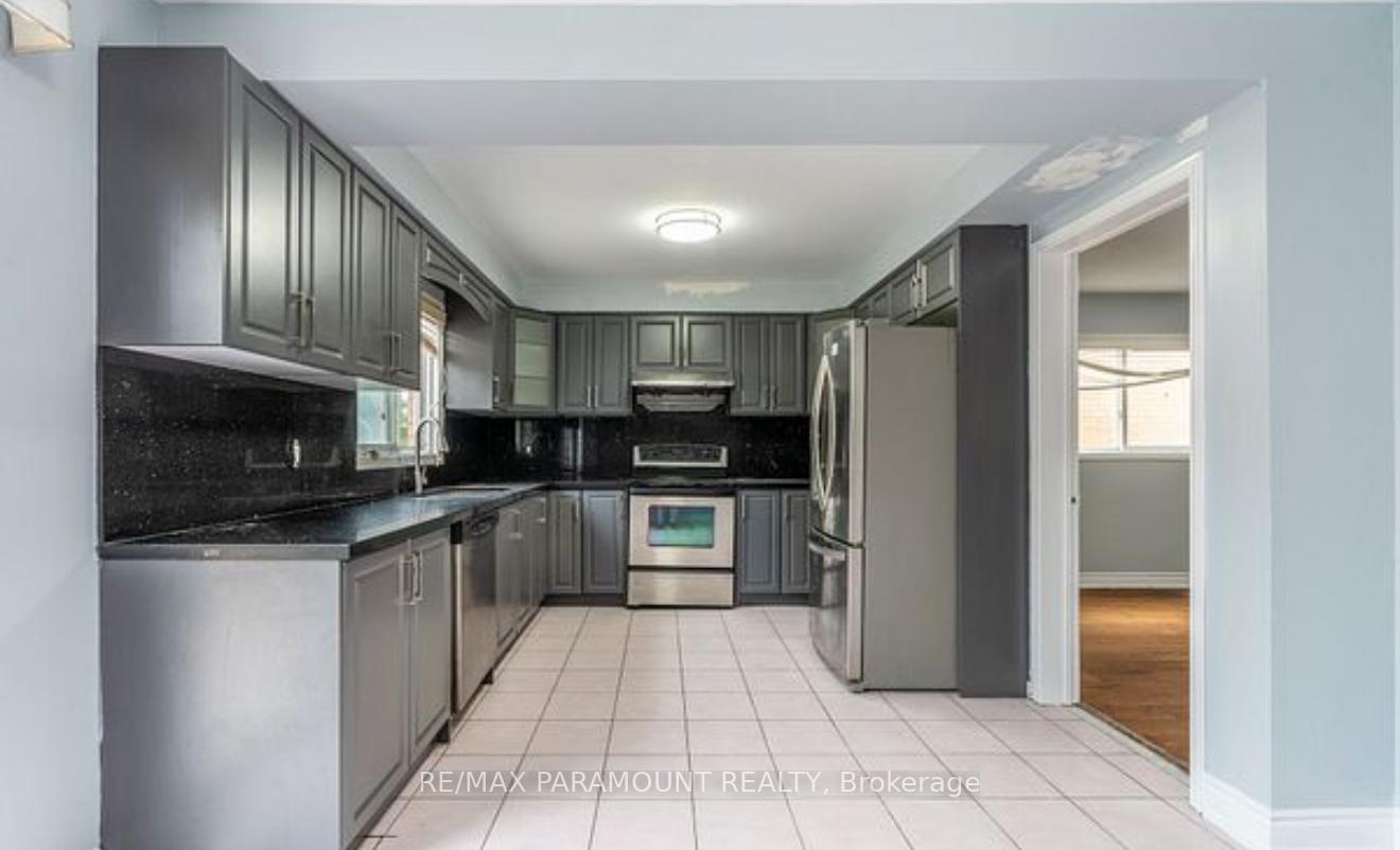Photo 15 of 179 Kingknoll Drive, Brampton, Fletcher's Creek South — HOMEH