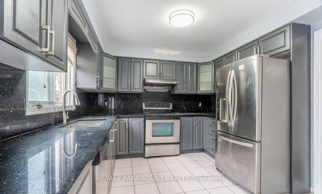 Photo 11 of 179 Kingknoll Drive, Brampton, Fletcher's Creek South — HOMEH