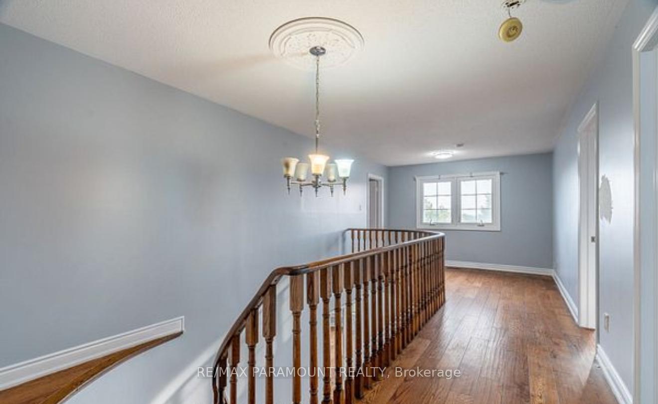 Photo 8 of 179 Kingknoll Drive, Brampton, Fletcher's Creek South — HOMEH