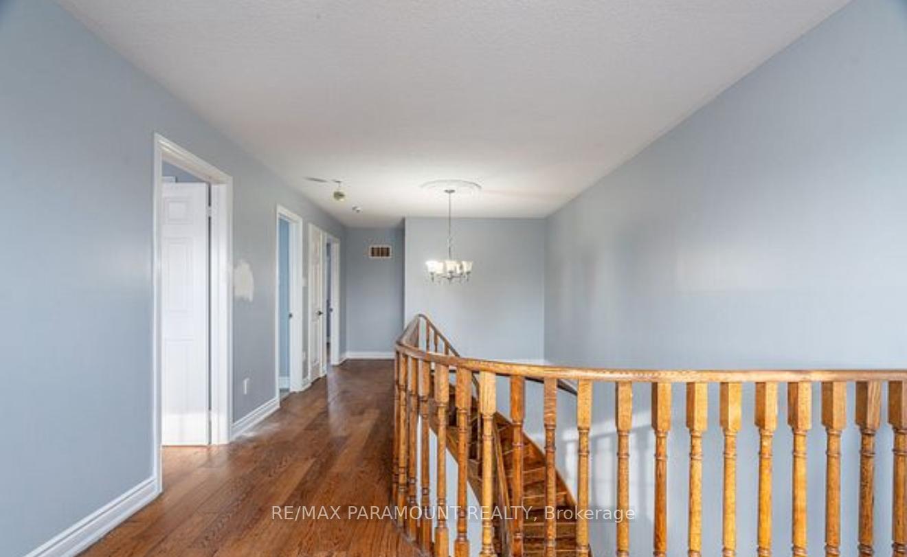Photo 5 of 179 Kingknoll Drive, Brampton, Fletcher's Creek South — HOMEH