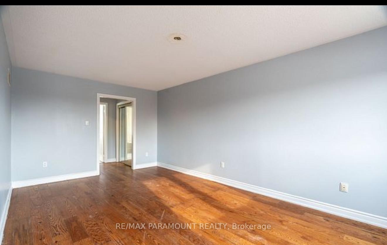 Photo 4 of 179 Kingknoll Drive, Brampton, Fletcher's Creek South — HOMEH