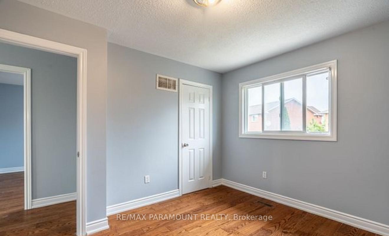 Photo 9 of 179 Kingknoll Drive, Brampton, Fletcher's Creek South — HOMEH