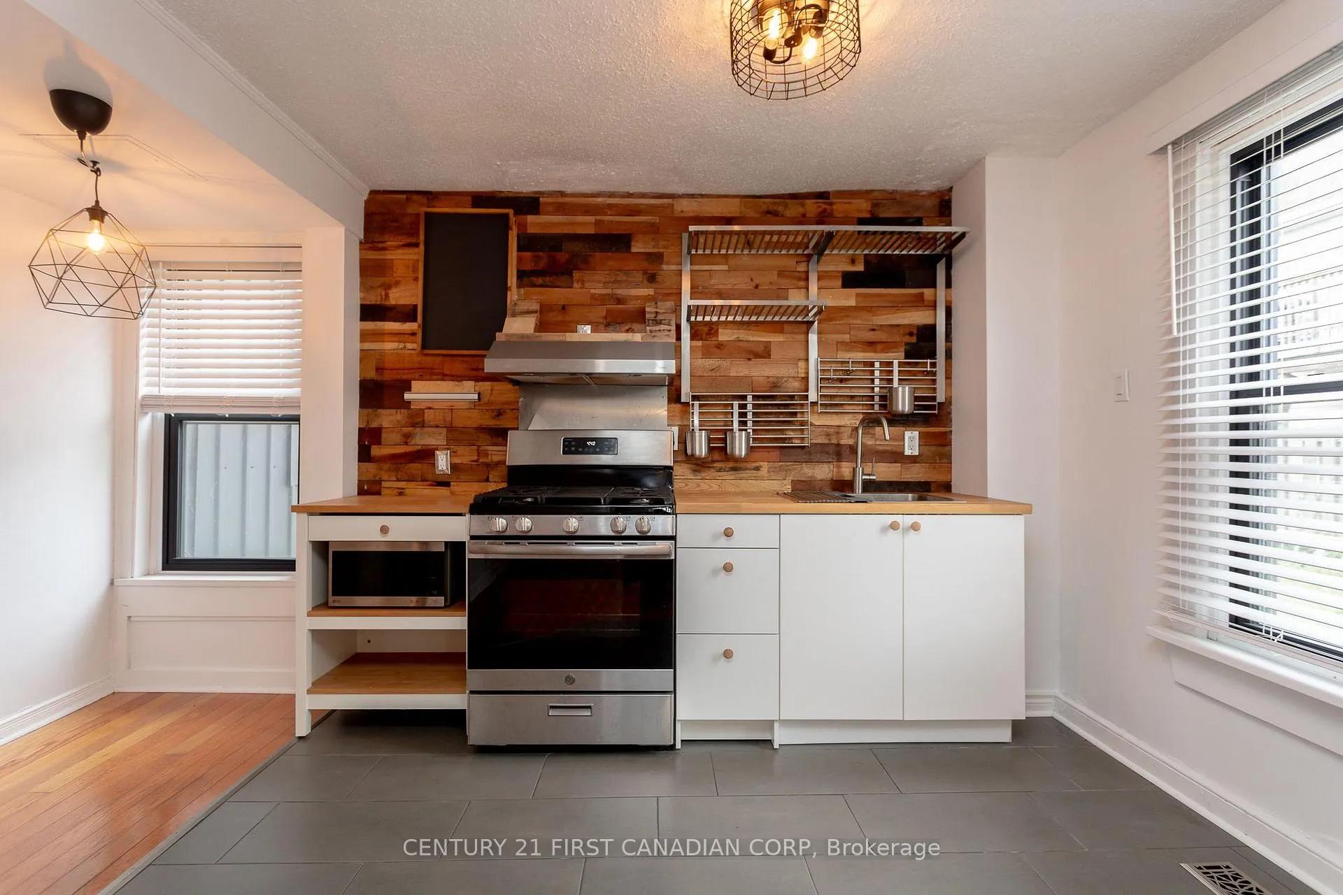 Photo 6 of Unit 3, 331 Erie Street, Central Elgin, Port Stanley — HOMEH