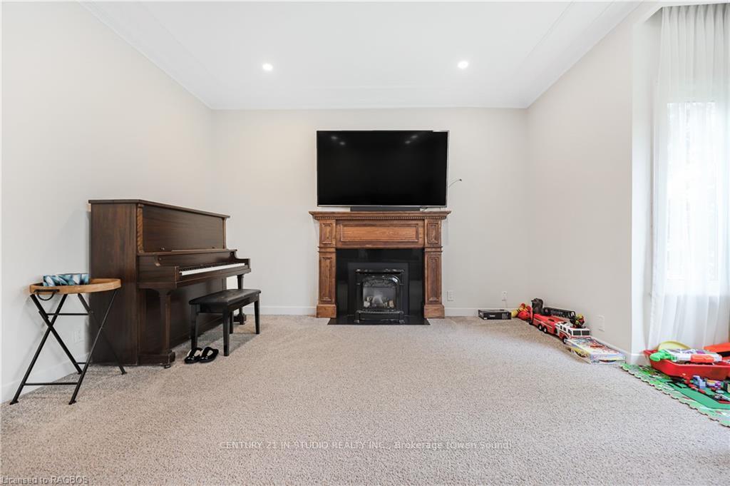 Photo 15 of 317093 6 & 10, Chatsworth — HOMEH