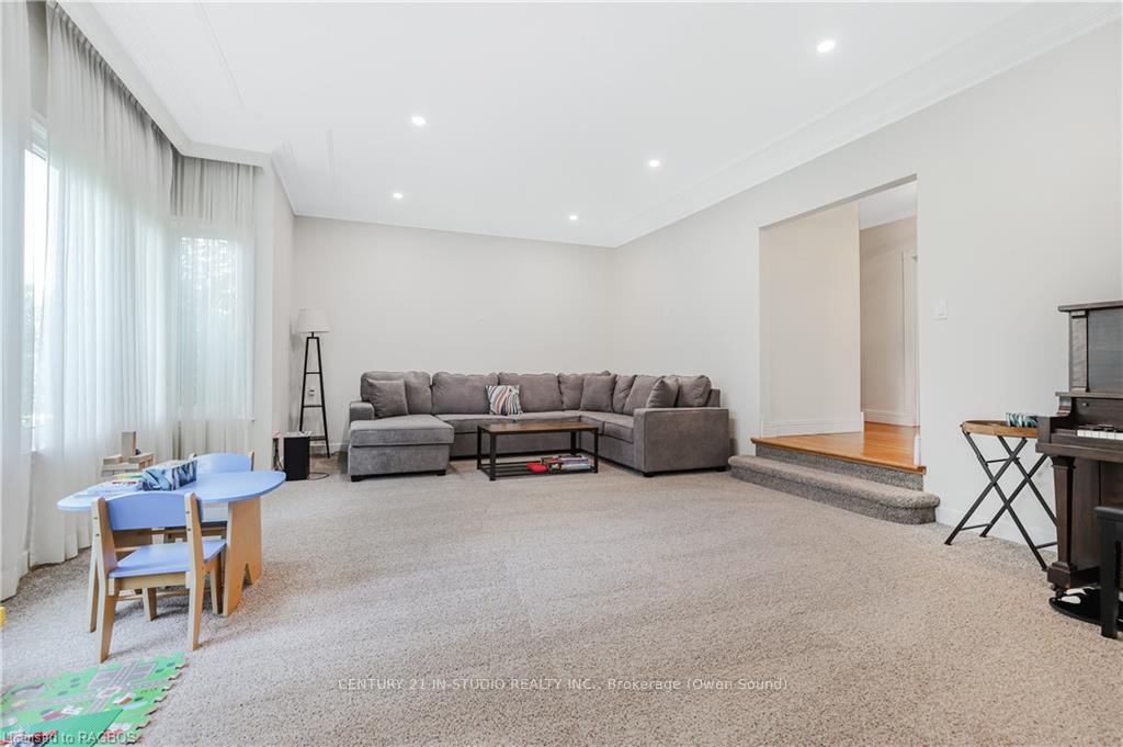 Photo 11 of 317093 6 & 10, Chatsworth — HOMEH