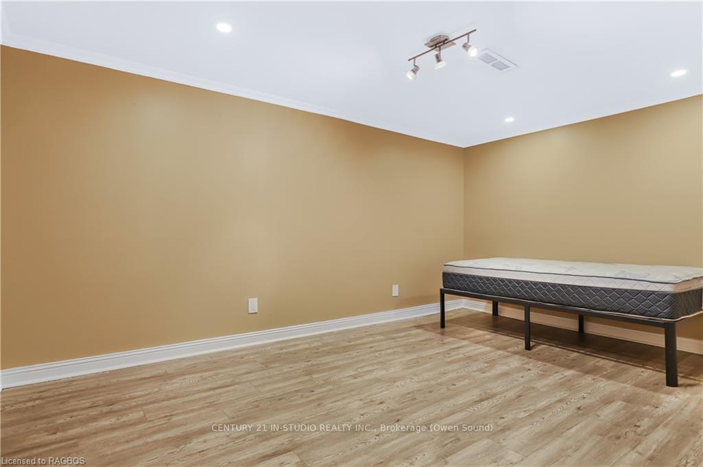 Photo 24 of 317093 6 & 10, Chatsworth — HOMEH