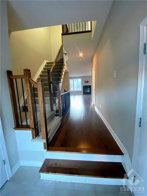 Photo 3 of 961 Cobble Hill Drive, Ottawa, Barrhaven - Cedargrove/Fraserdale — HOMEH