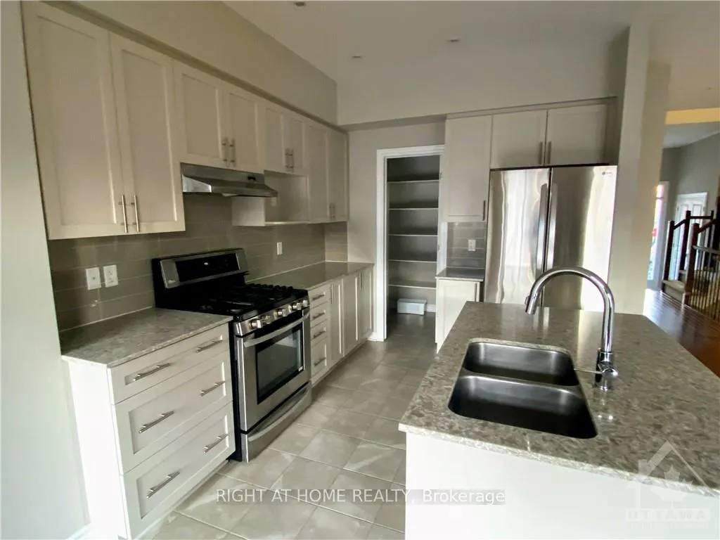 Photo 4 of 961 Cobble Hill Drive, Ottawa, Barrhaven - Cedargrove/Fraserdale — HOMEH