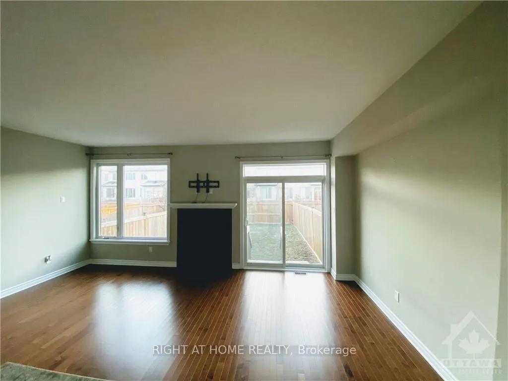 Photo 7 of 961 Cobble Hill Drive, Ottawa, Barrhaven - Cedargrove/Fraserdale — HOMEH