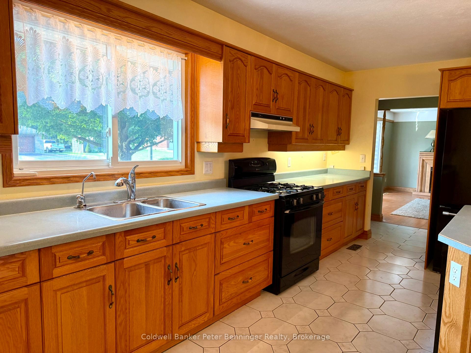 Photo 6 of 12 Mullen Drive, Brockton — HOMEH