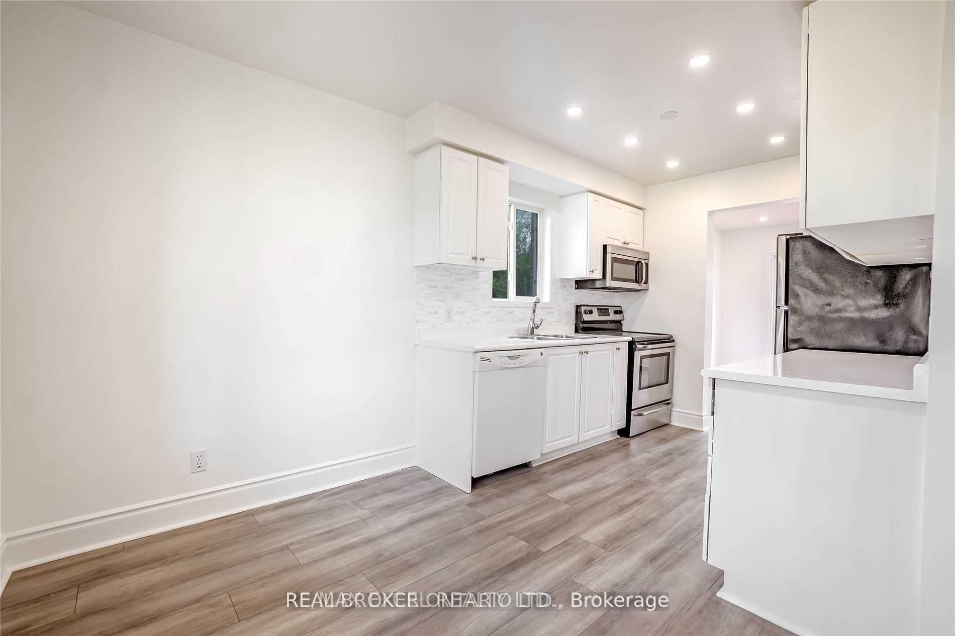 Photo 18 of 25 Golds Crescent, Barrie, Holly — HOMEH