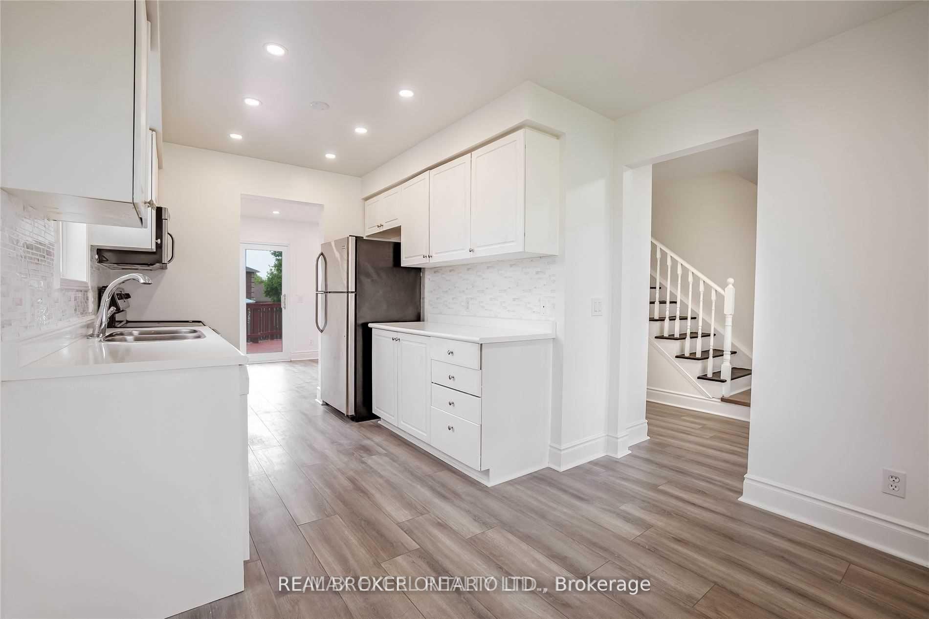 Photo 7 of 25 Golds Crescent, Barrie, Holly — HOMEH