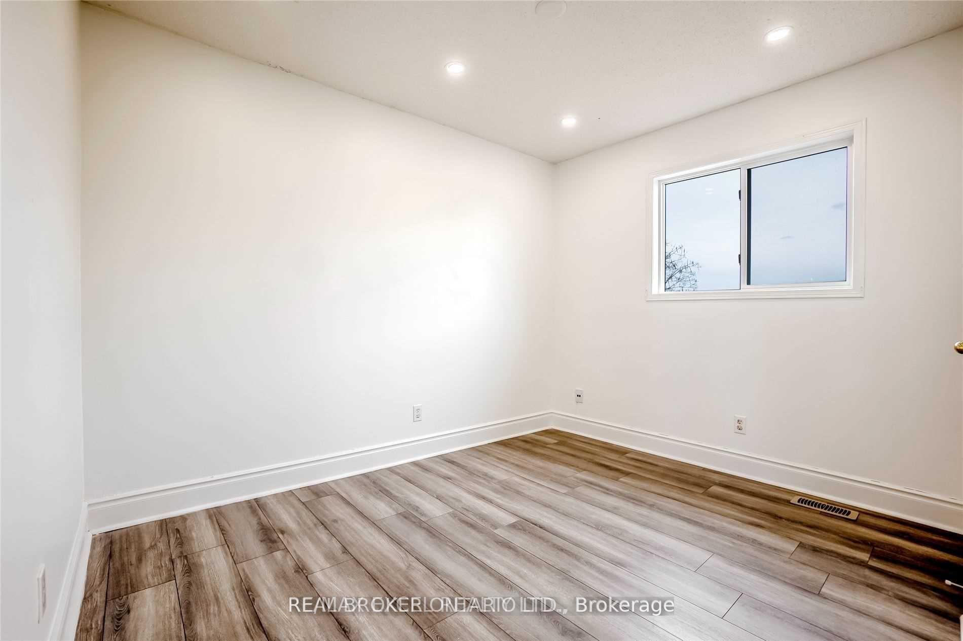 Photo 17 of 25 Golds Crescent, Barrie, Holly — HOMEH