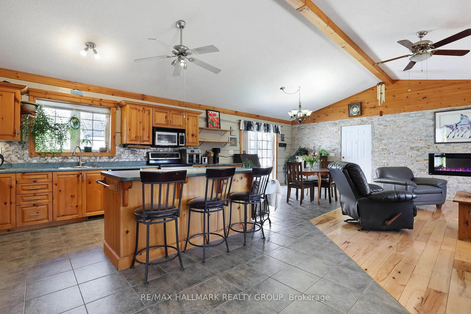Photo 8 of 206 Old Pakenham Road, Ottawa, Fitzroy — HOMEH