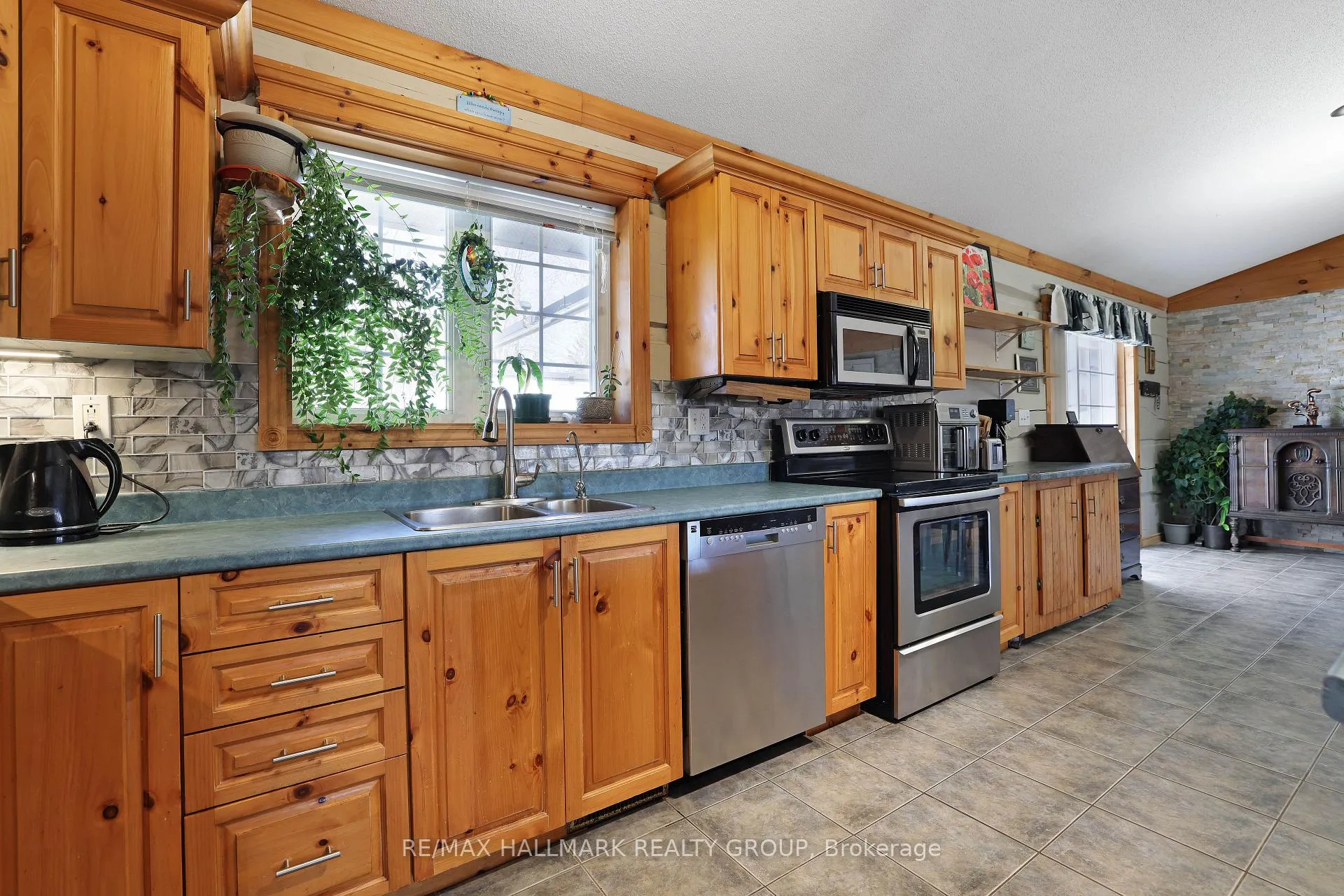 Photo 10 of 206 Old Pakenham Road, Ottawa, Fitzroy — HOMEH