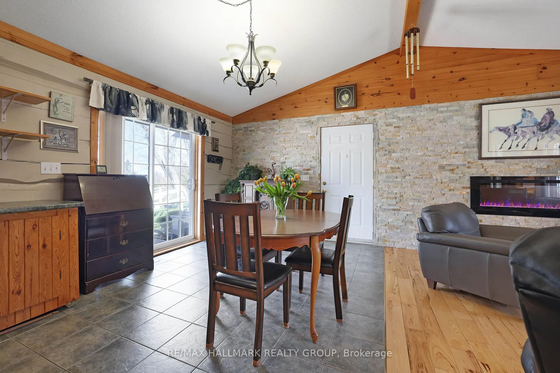Photo 13 of 206 Old Pakenham Road, Ottawa, Fitzroy — HOMEH