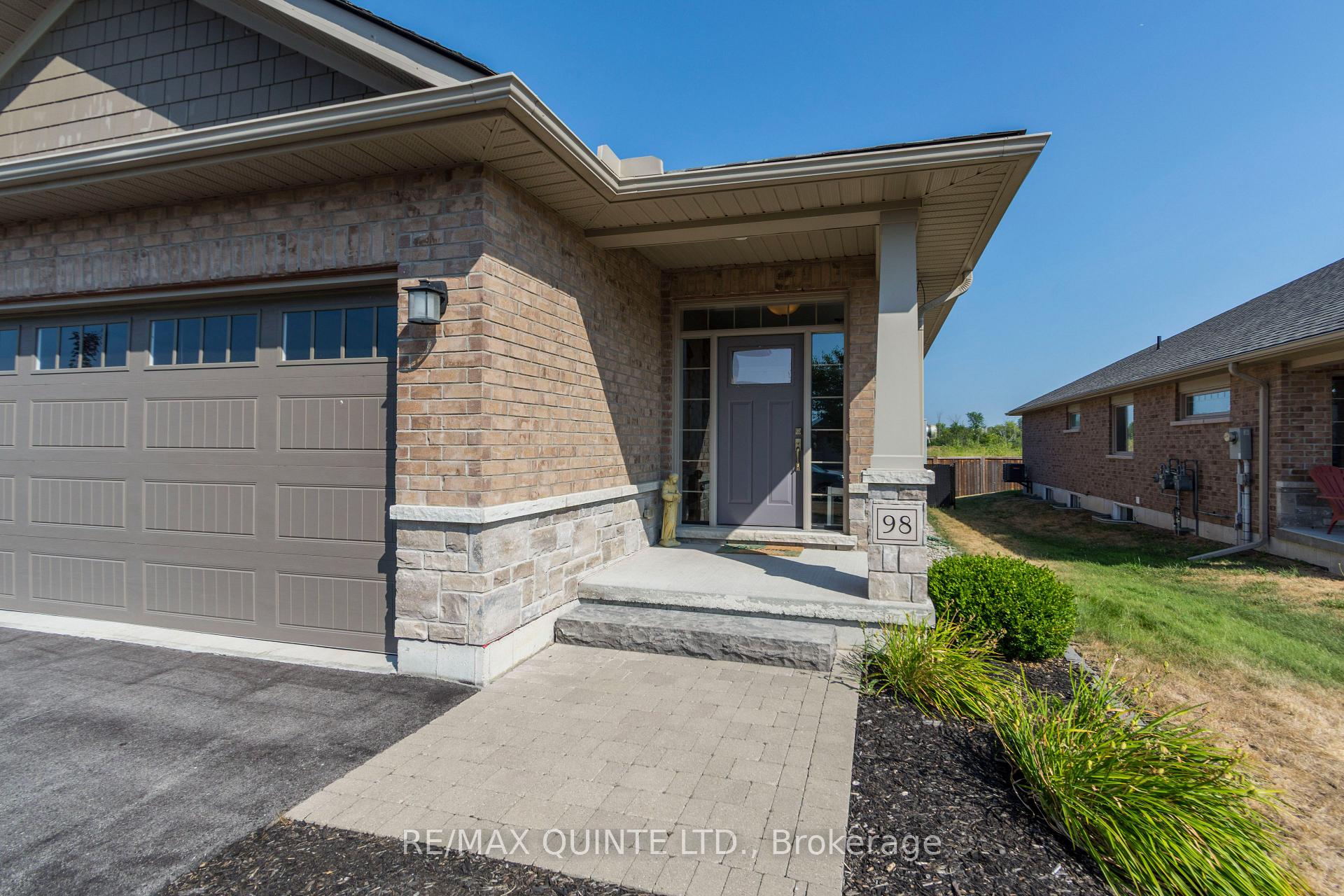 Photo 2 of 98 Spruce Gardens, Belleville, Belleville Ward — HOMEH