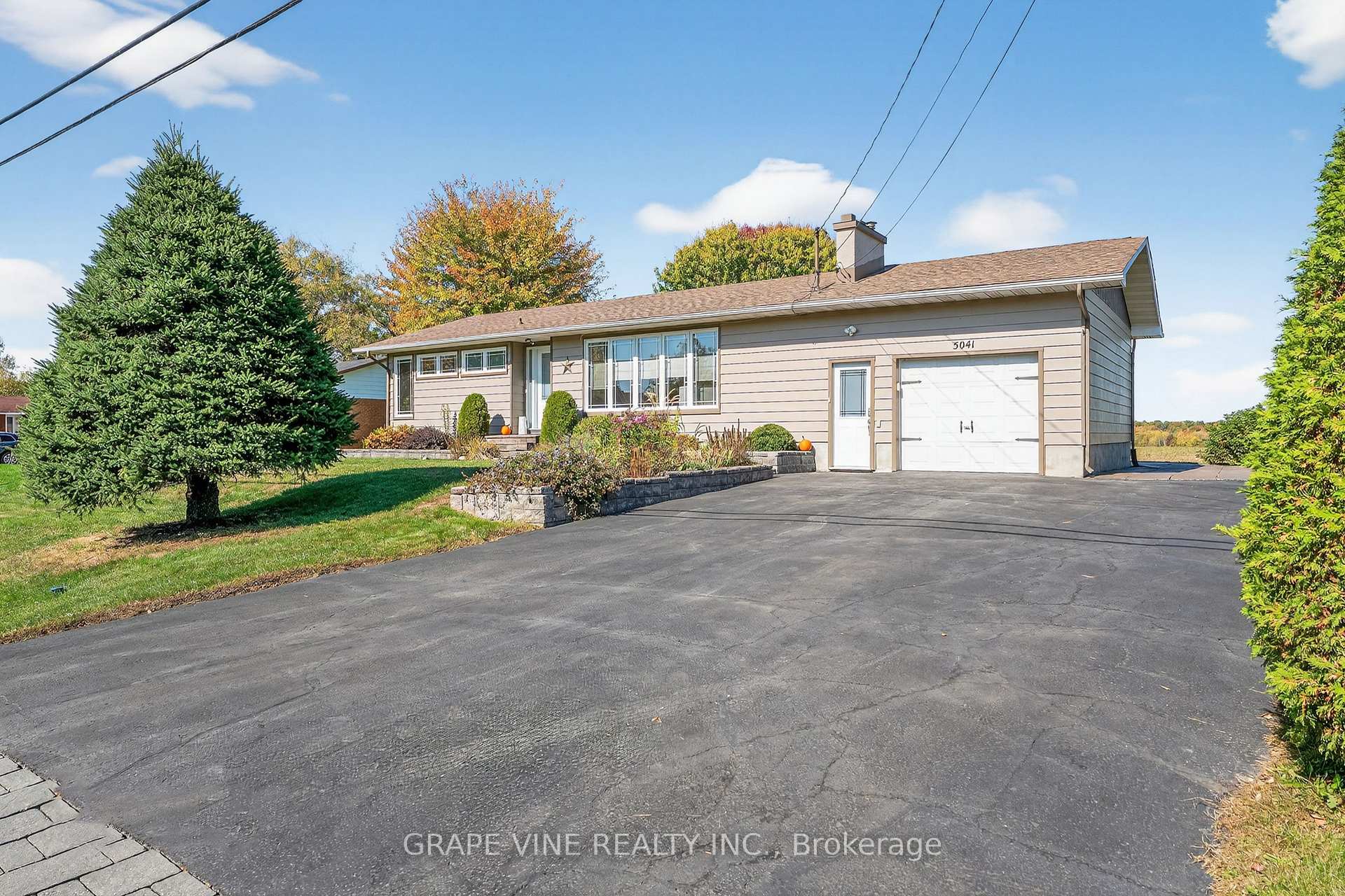 Photo 1 of 5041 Thunder Road, Ottawa, Carlsbad Springs — HOMEH