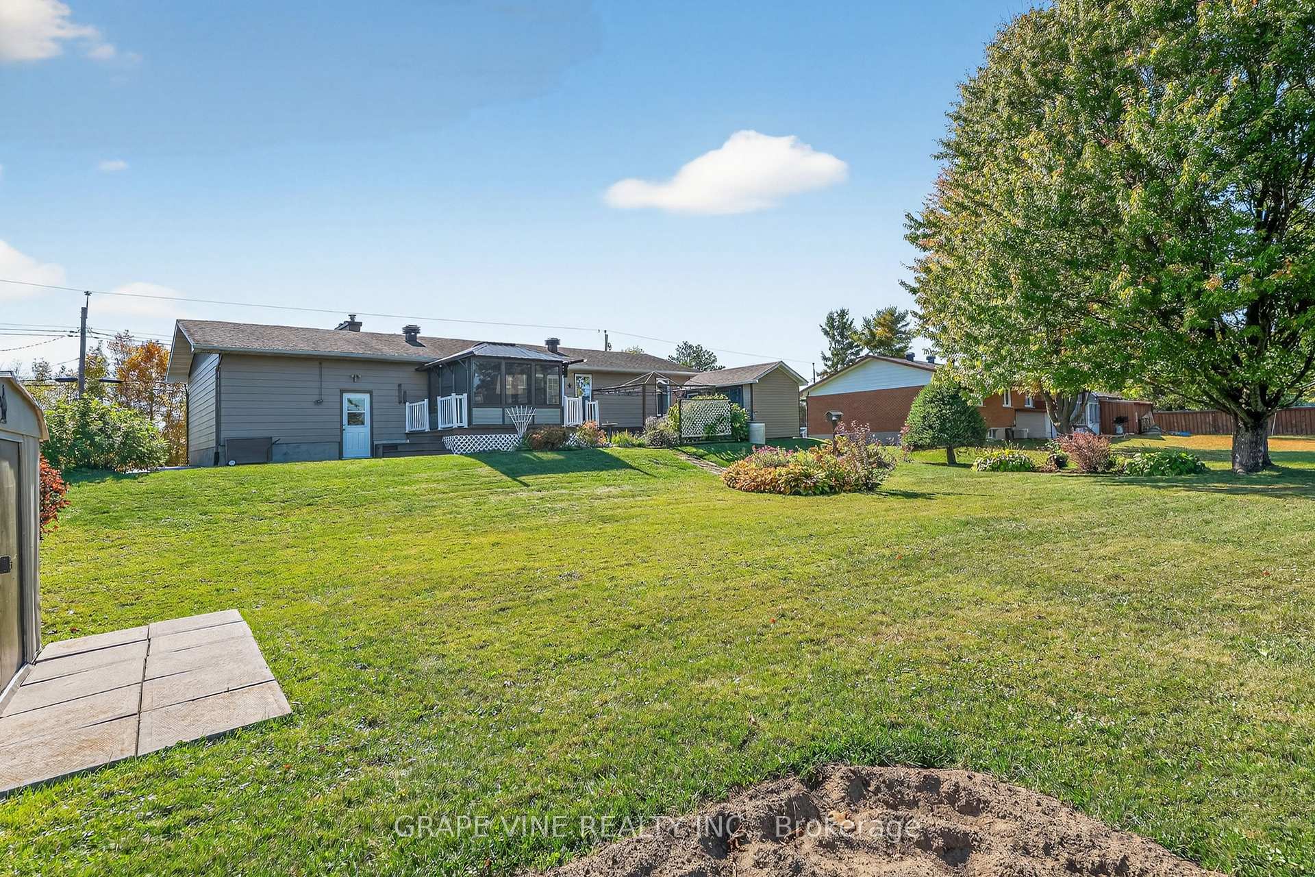 Photo 3 of 5041 Thunder Road, Ottawa, Carlsbad Springs — HOMEH