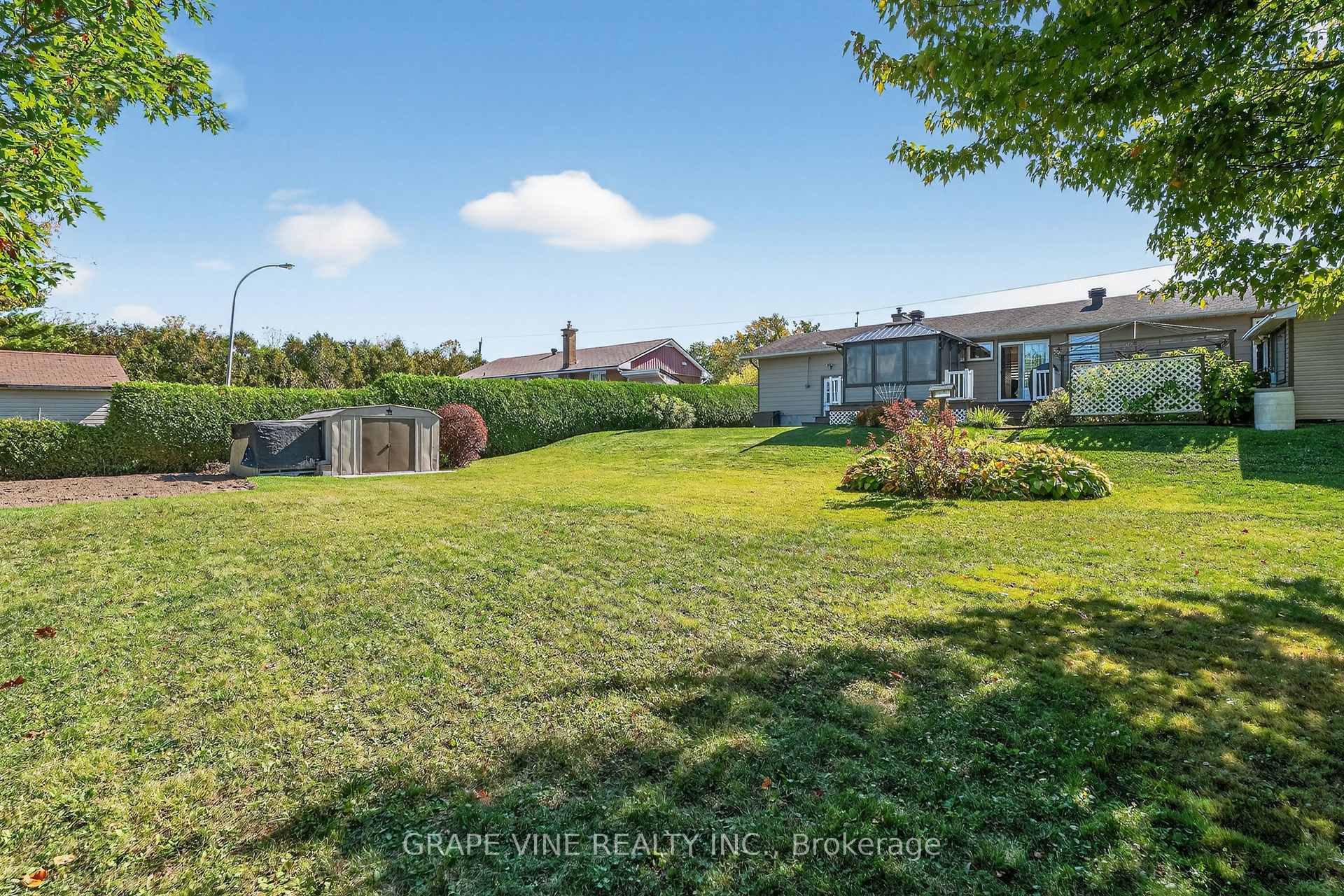 Photo 4 of 5041 Thunder Road, Ottawa, Carlsbad Springs — HOMEH