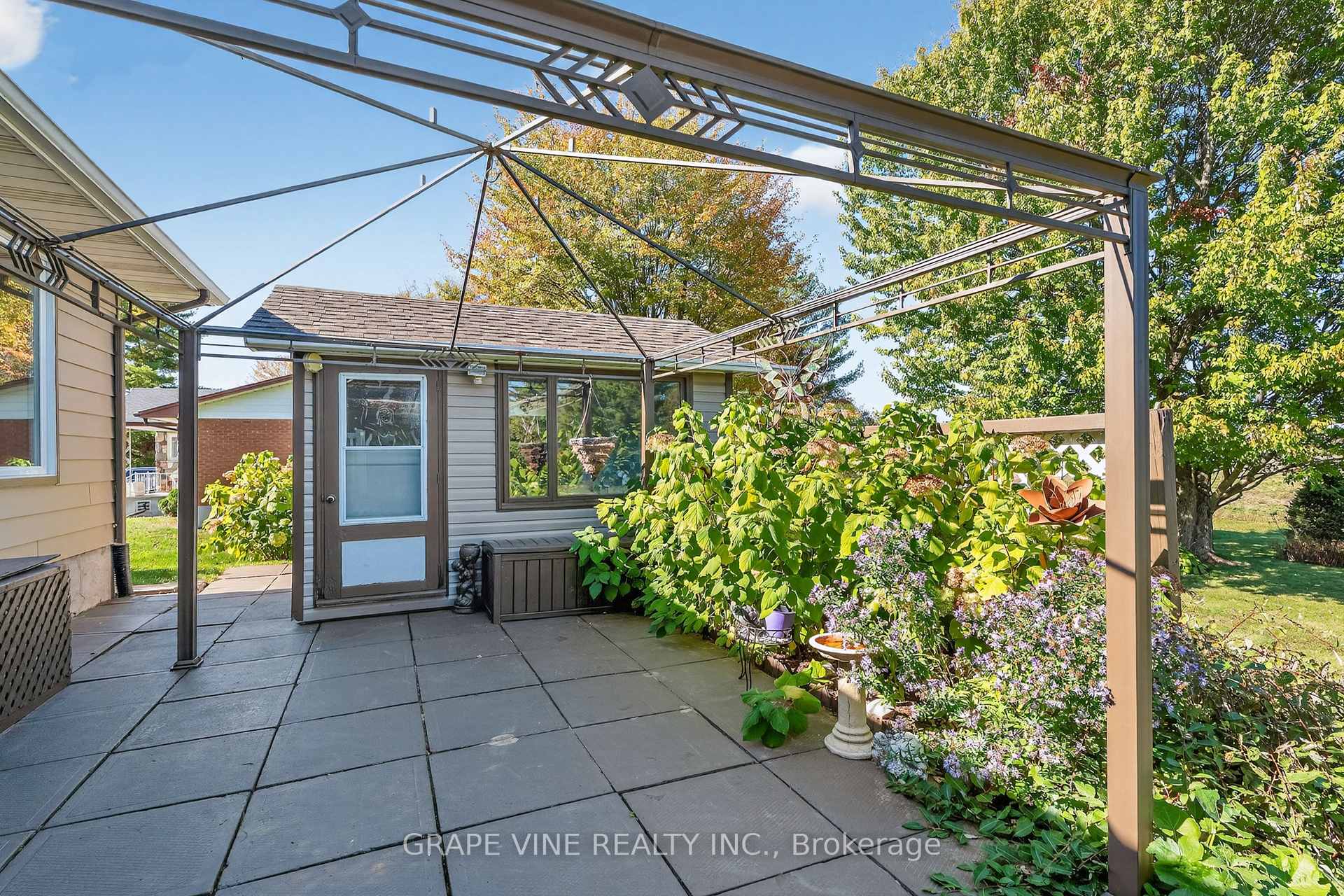 Photo 9 of 5041 Thunder Road, Ottawa, Carlsbad Springs — HOMEH