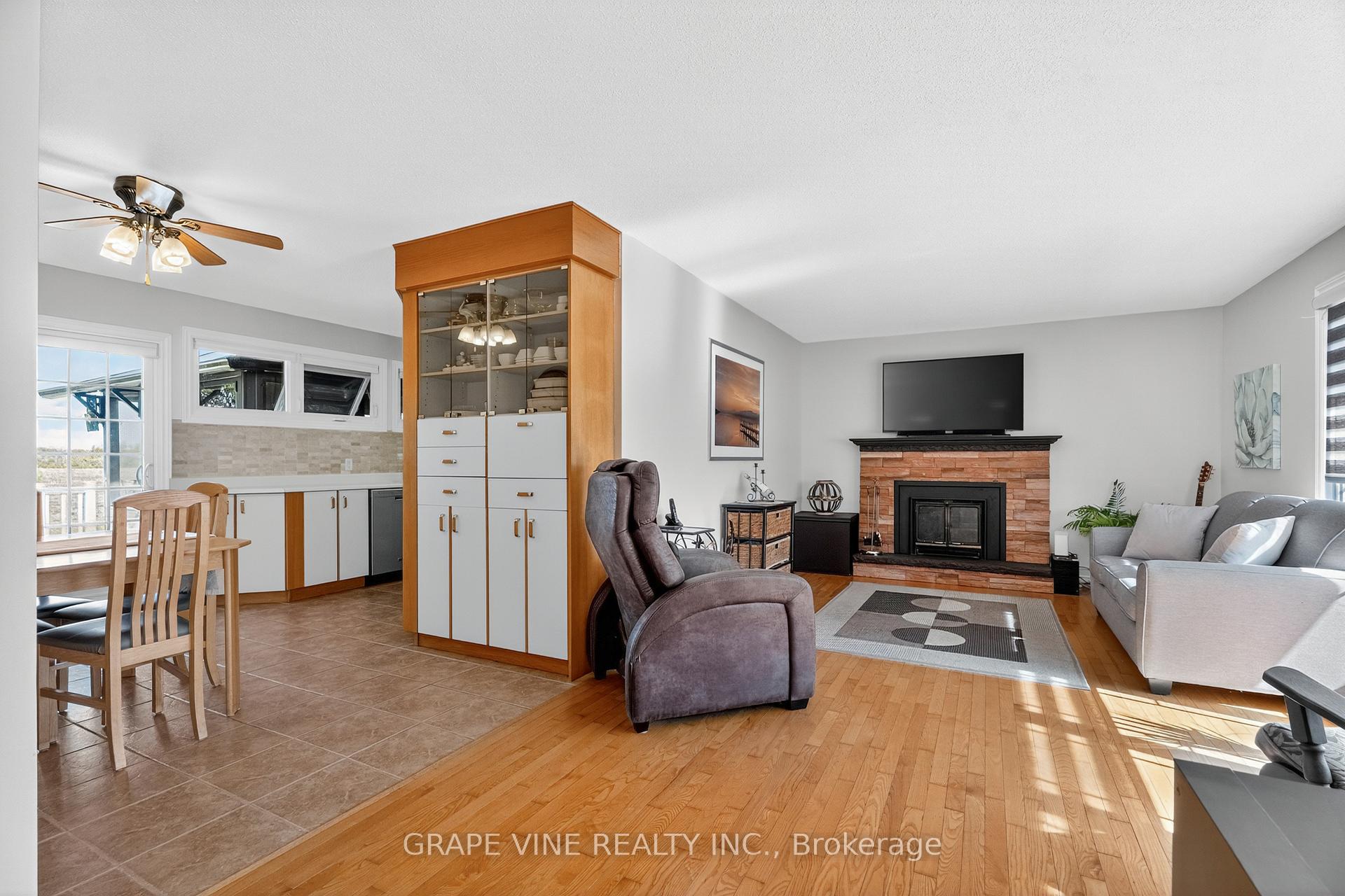 Photo 12 of 5041 Thunder Road, Ottawa, Carlsbad Springs — HOMEH