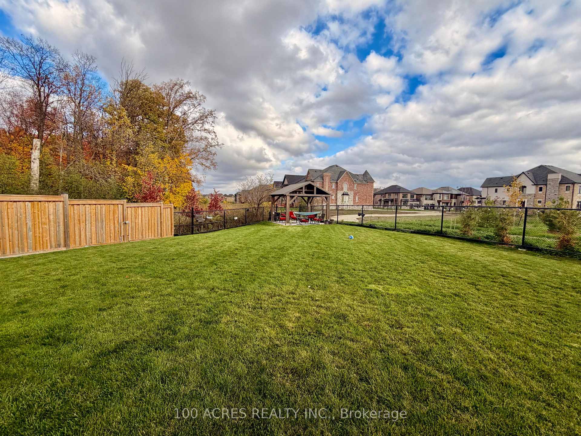 Photo 15 of 63 Eberly Woods Drive, Caledon, Rural Caledon — HOMEH