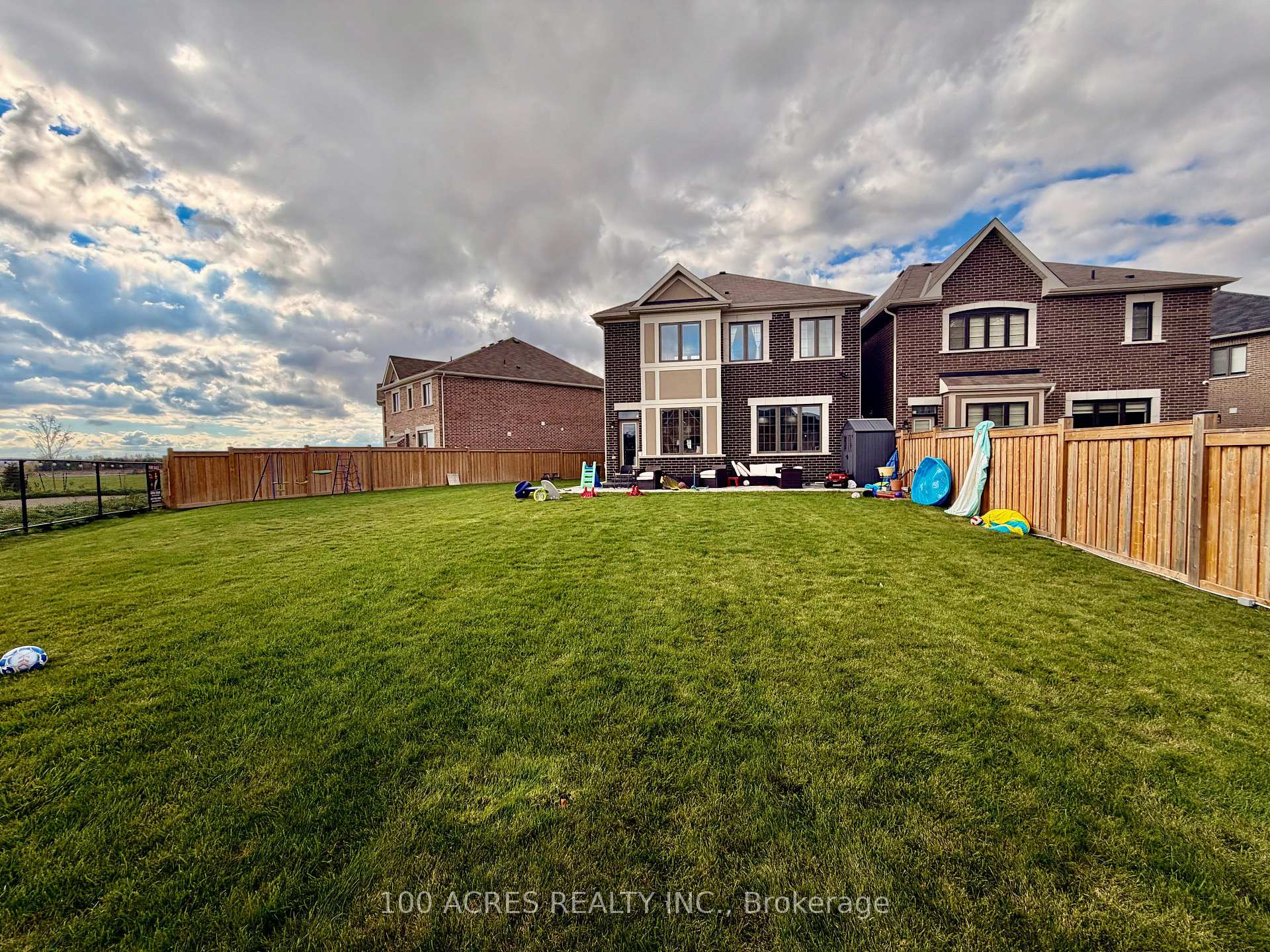 Photo 14 of 63 Eberly Woods Drive, Caledon, Rural Caledon — HOMEH