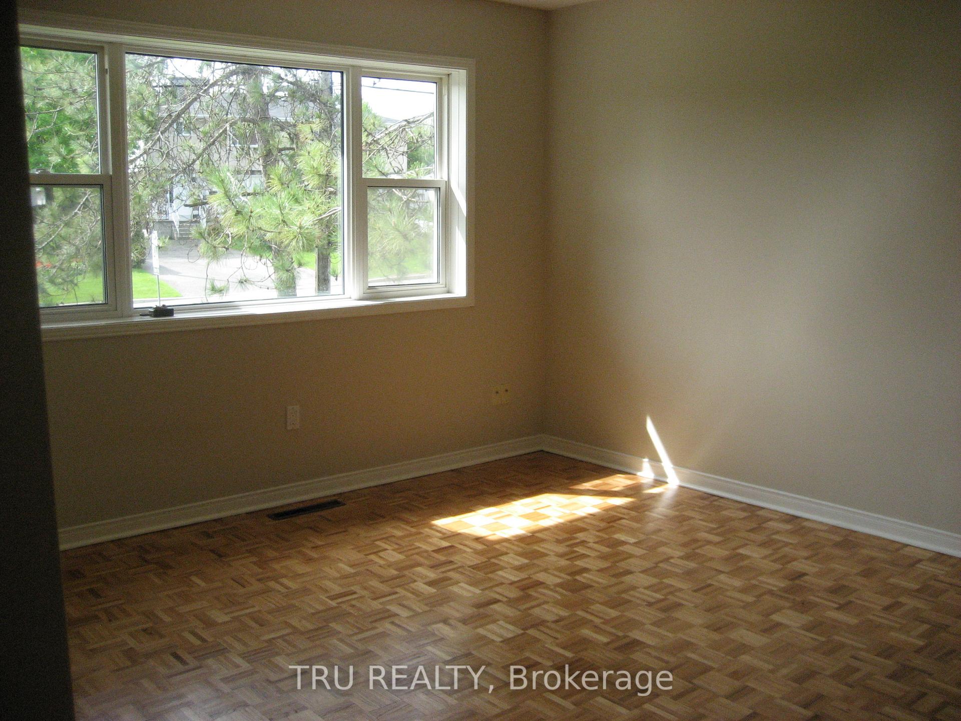 Photo 3 of 1567 Goth Avenue, Ottawa, Sawmill Creek/Timbermill — HOMEH