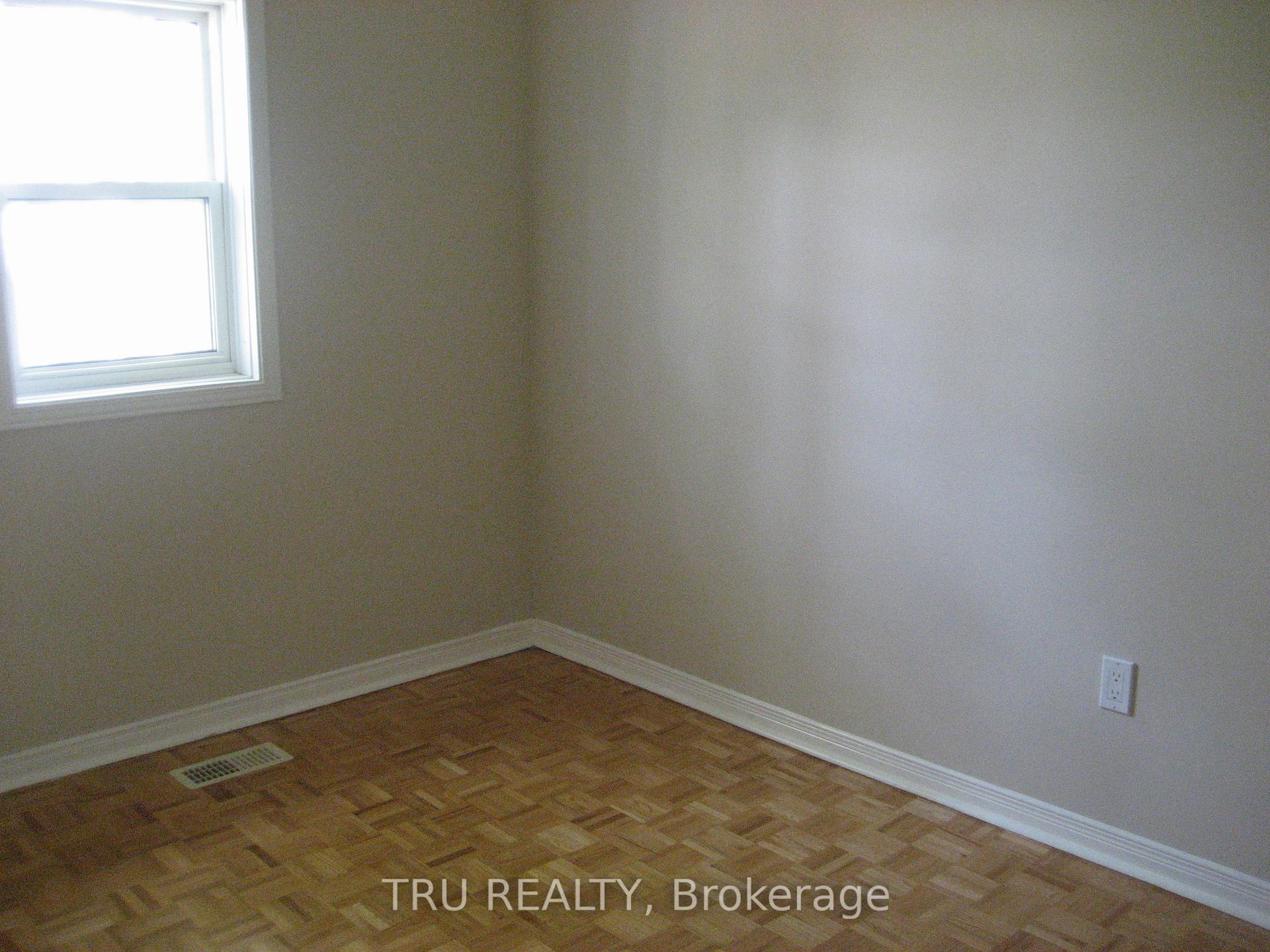 Photo 5 of 1567 Goth Avenue, Ottawa, Sawmill Creek/Timbermill — HOMEH