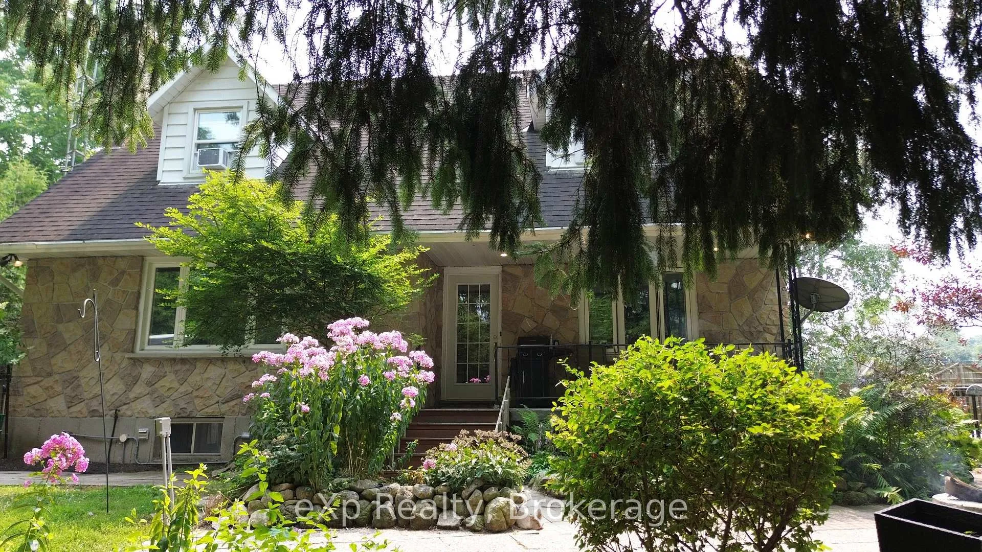 Front of 683005 Chatsworth Road 24