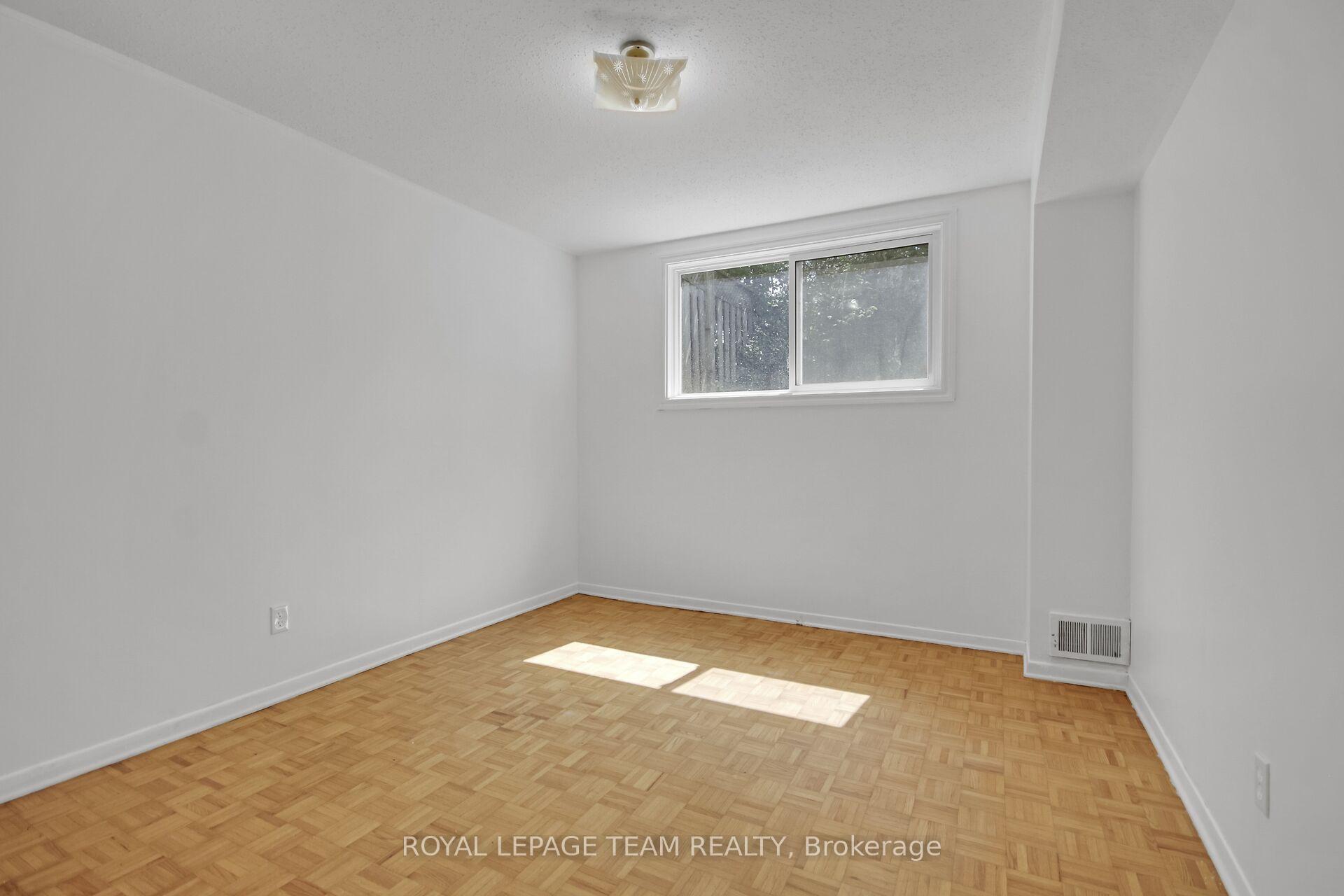Photo 11 of 52 Bowhill Avenue, Ottawa, Borden Farm/Stewart Farm/Carleton Heights/Parkwood Hills — HOMEH