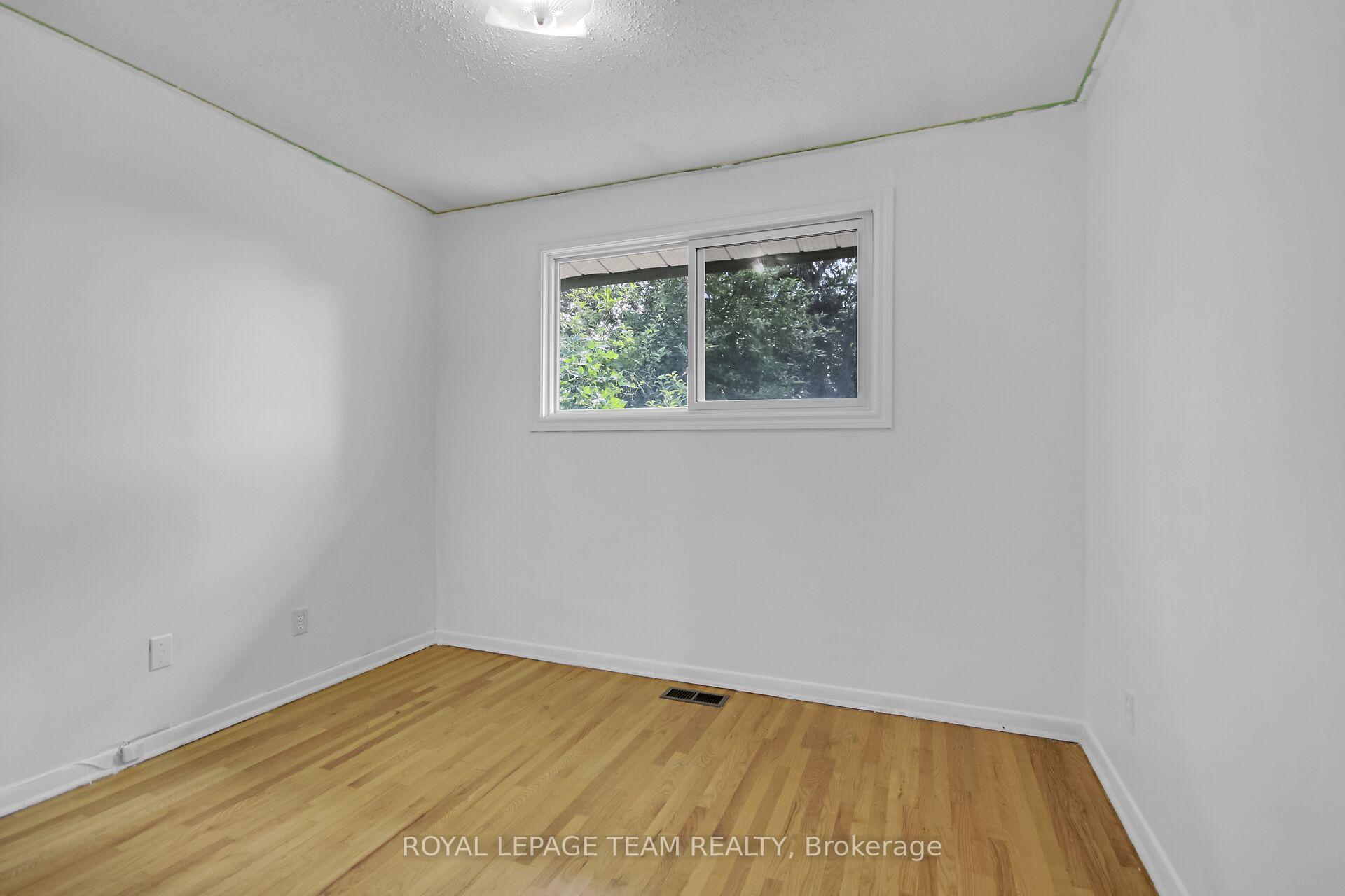 Photo 13 of 52 Bowhill Avenue, Ottawa, Borden Farm/Stewart Farm/Carleton Heights/Parkwood Hills — HOMEH