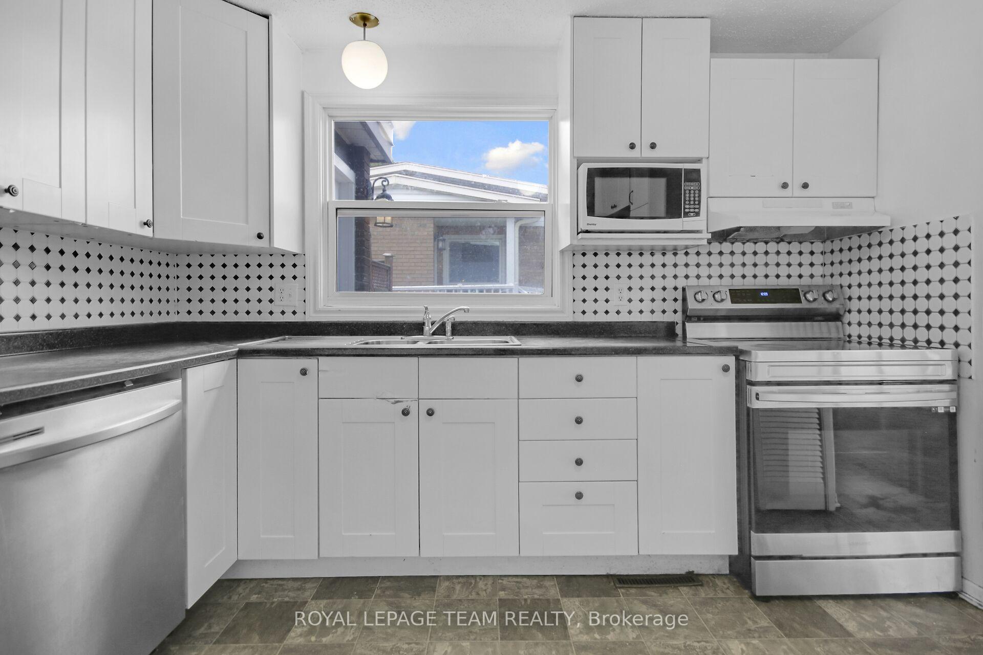 Photo 16 of 52 Bowhill Avenue, Ottawa, Borden Farm/Stewart Farm/Carleton Heights/Parkwood Hills — HOMEH