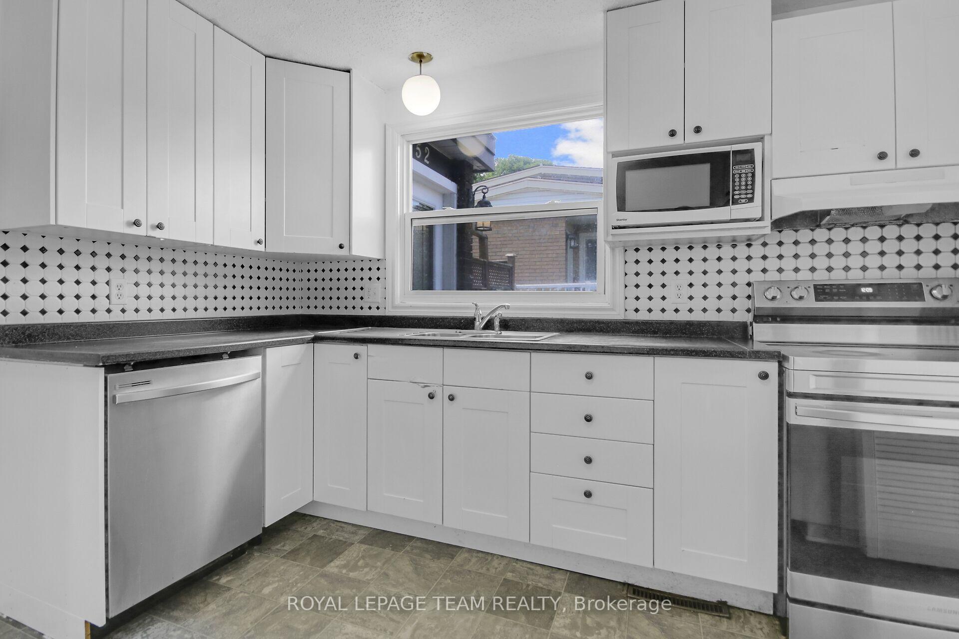 Photo 17 of 52 Bowhill Avenue, Ottawa, Borden Farm/Stewart Farm/Carleton Heights/Parkwood Hills — HOMEH