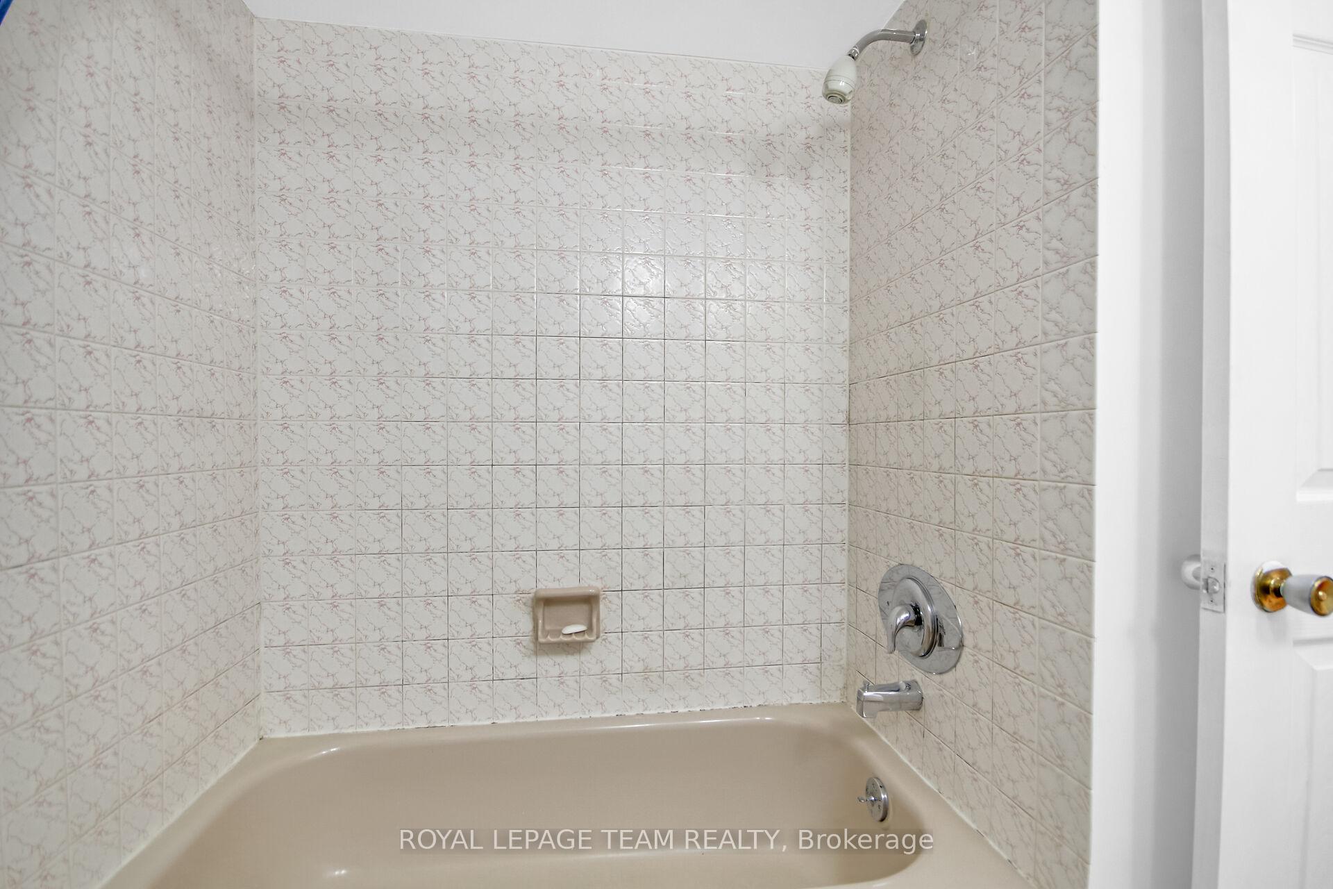 Photo 28 of 52 Bowhill Avenue, Ottawa, Borden Farm/Stewart Farm/Carleton Heights/Parkwood Hills — HOMEH