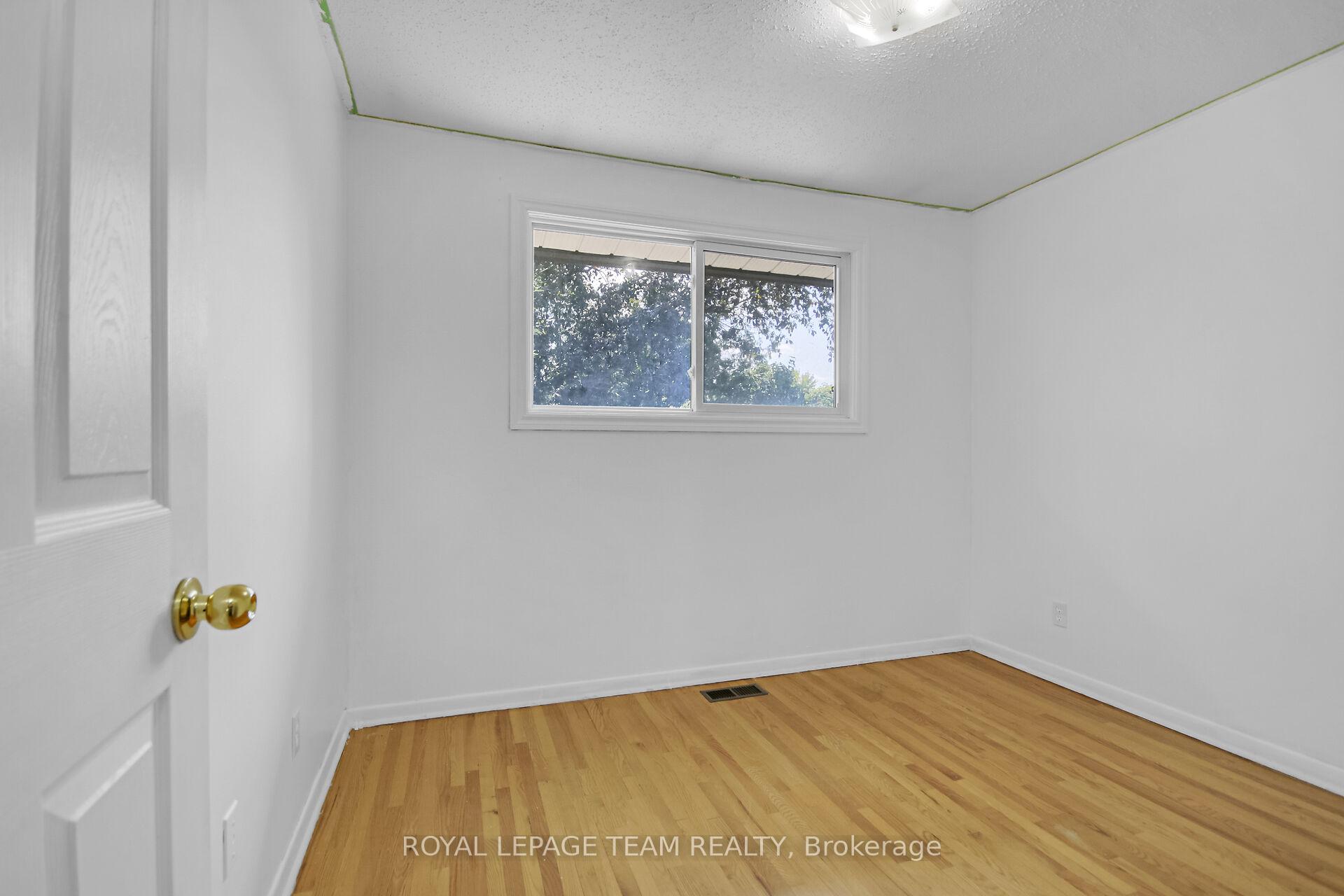 Photo 37 of 52 Bowhill Avenue, Ottawa, Borden Farm/Stewart Farm/Carleton Heights/Parkwood Hills — HOMEH