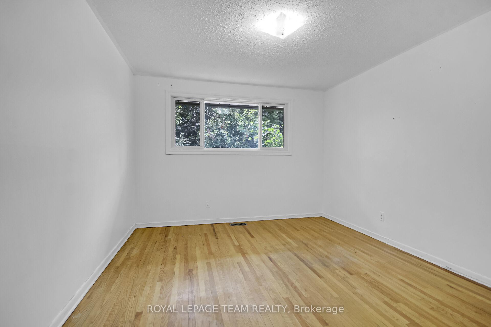 Photo 40 of 52 Bowhill Avenue, Ottawa, Borden Farm/Stewart Farm/Carleton Heights/Parkwood Hills — HOMEH