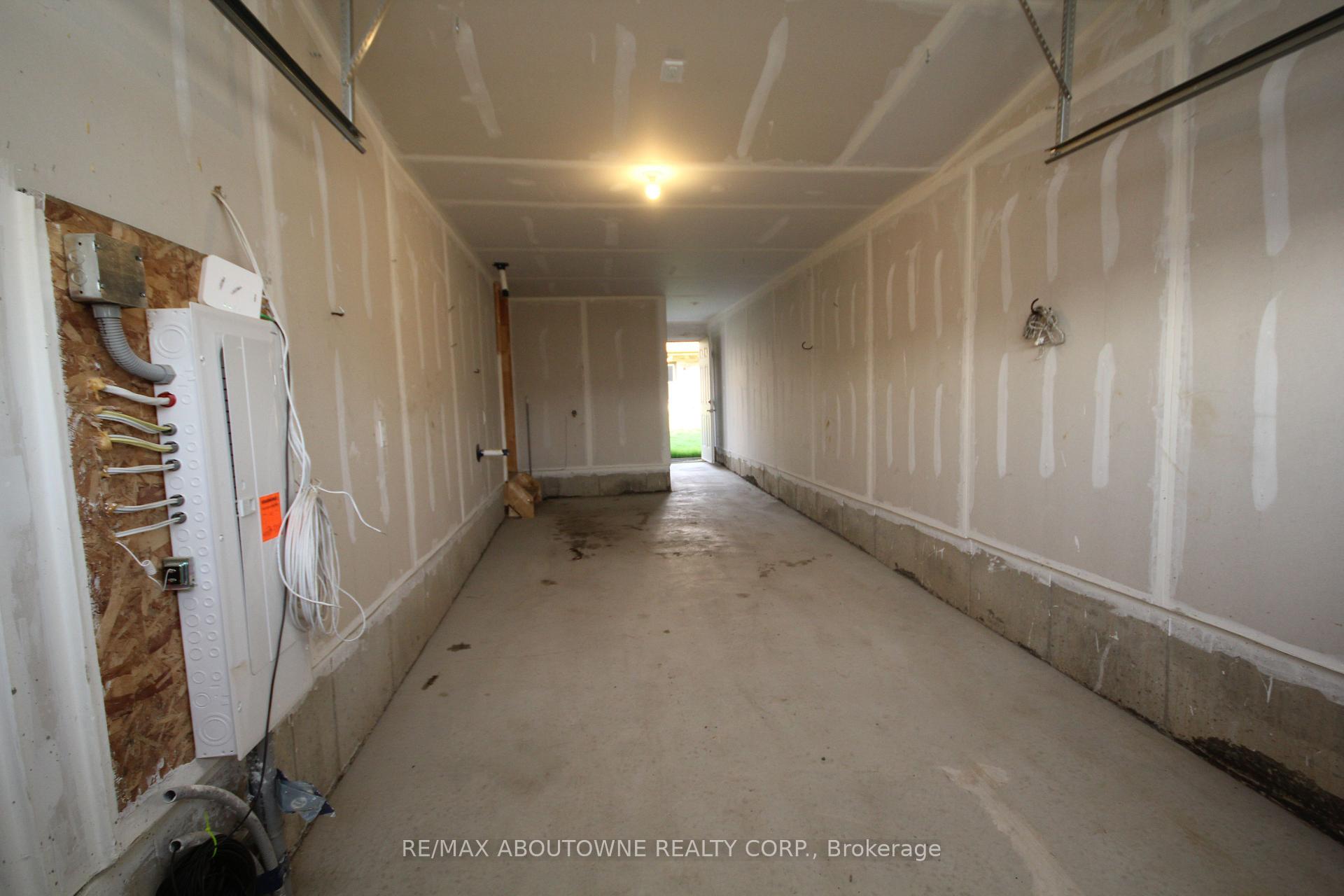 Photo 15 of 243 Gillespie Drive, Brant, Brantford Twp — HOMEH