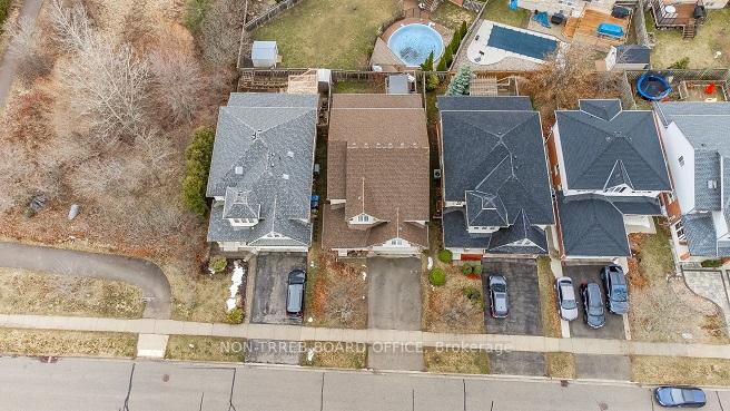 Photo 2 of 19 Bard Boulevard, Guelph, Pineridge/Westminster Woods — HOMEH