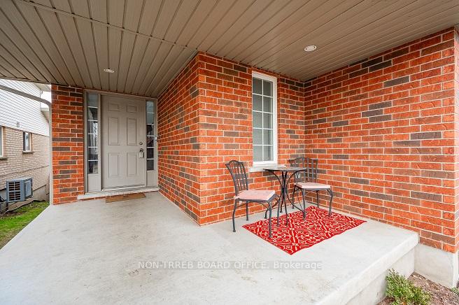Photo 6 of 19 Bard Boulevard, Guelph, Pineridge/Westminster Woods — HOMEH