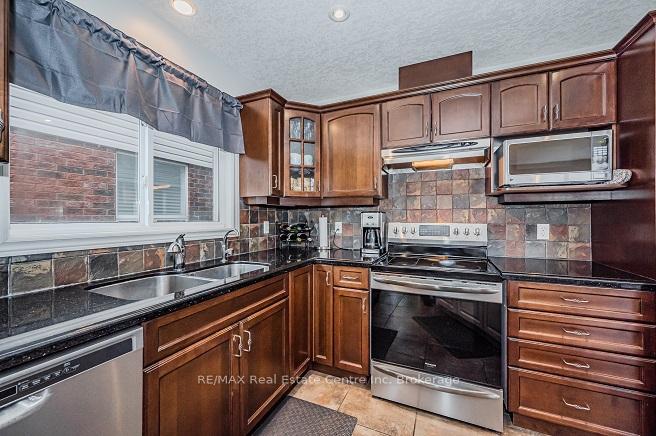Photo 13 of 19 Bard Boulevard, Guelph, Pineridge/Westminster Woods — HOMEH